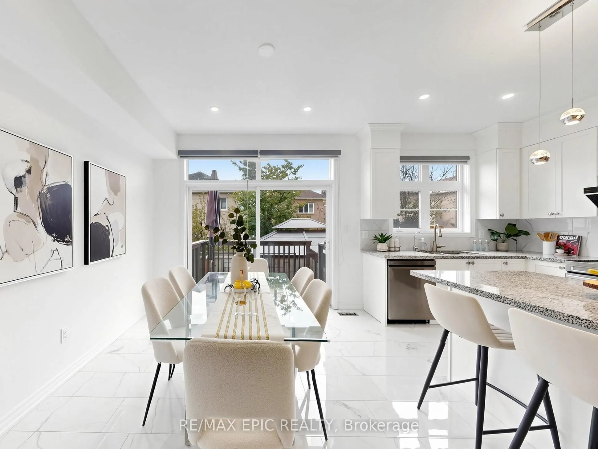 15 Vedette Way