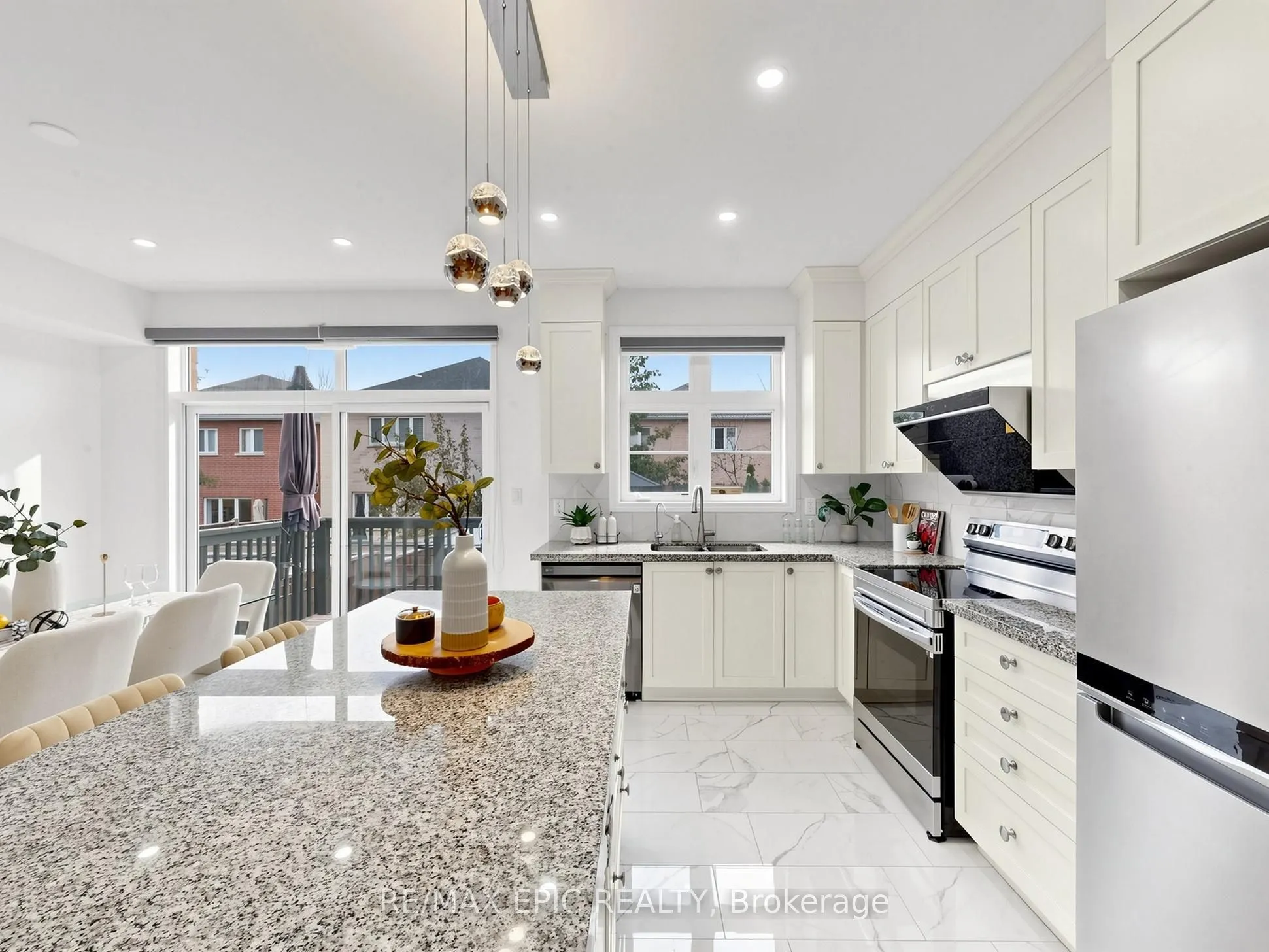 15 Vedette Way