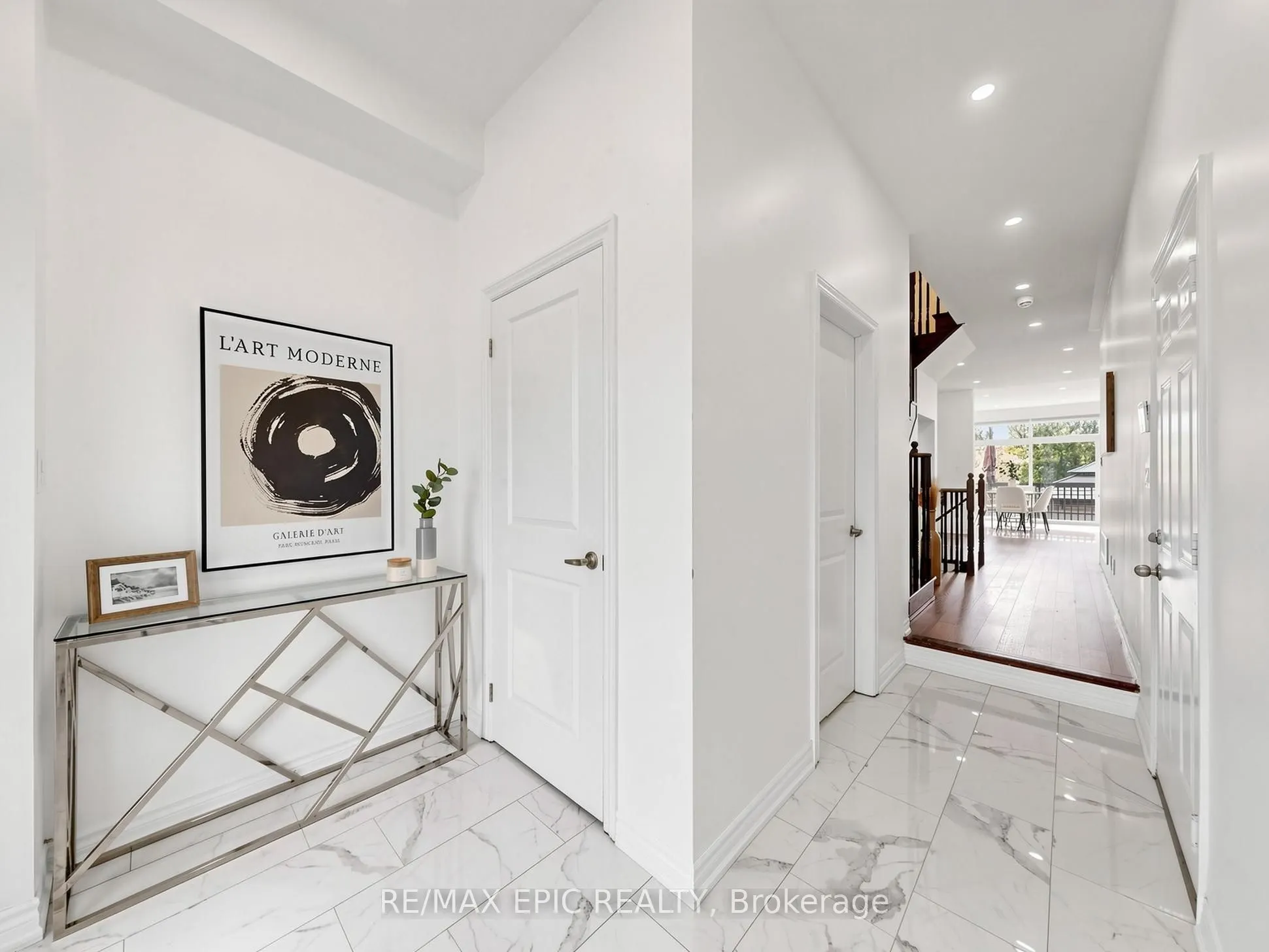 15 Vedette Way