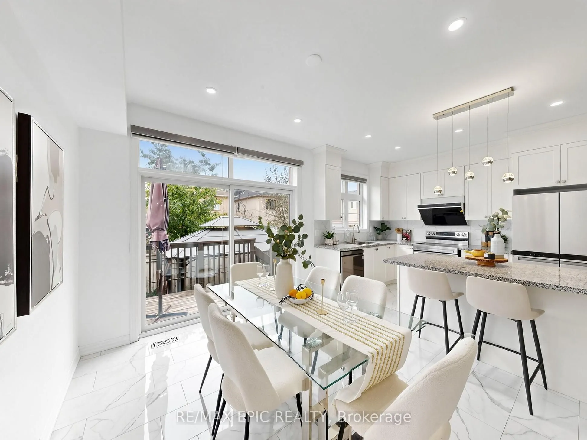 15 Vedette Way