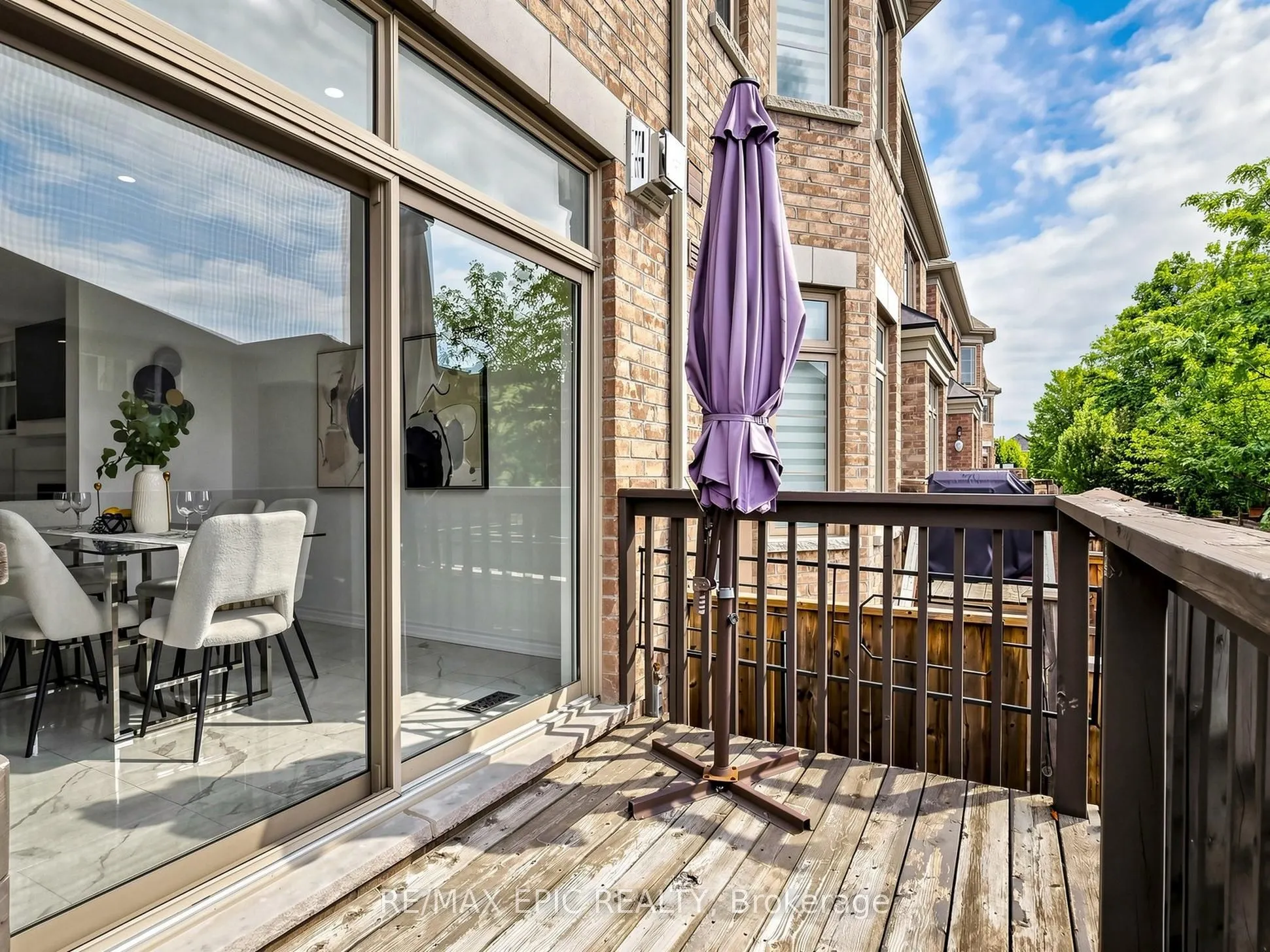 15 Vedette Way