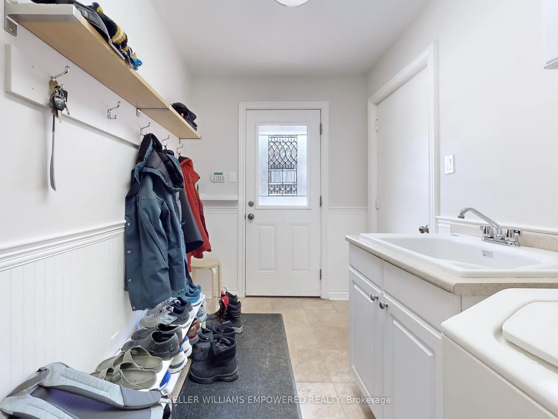 544 Woodland Acres Crescent