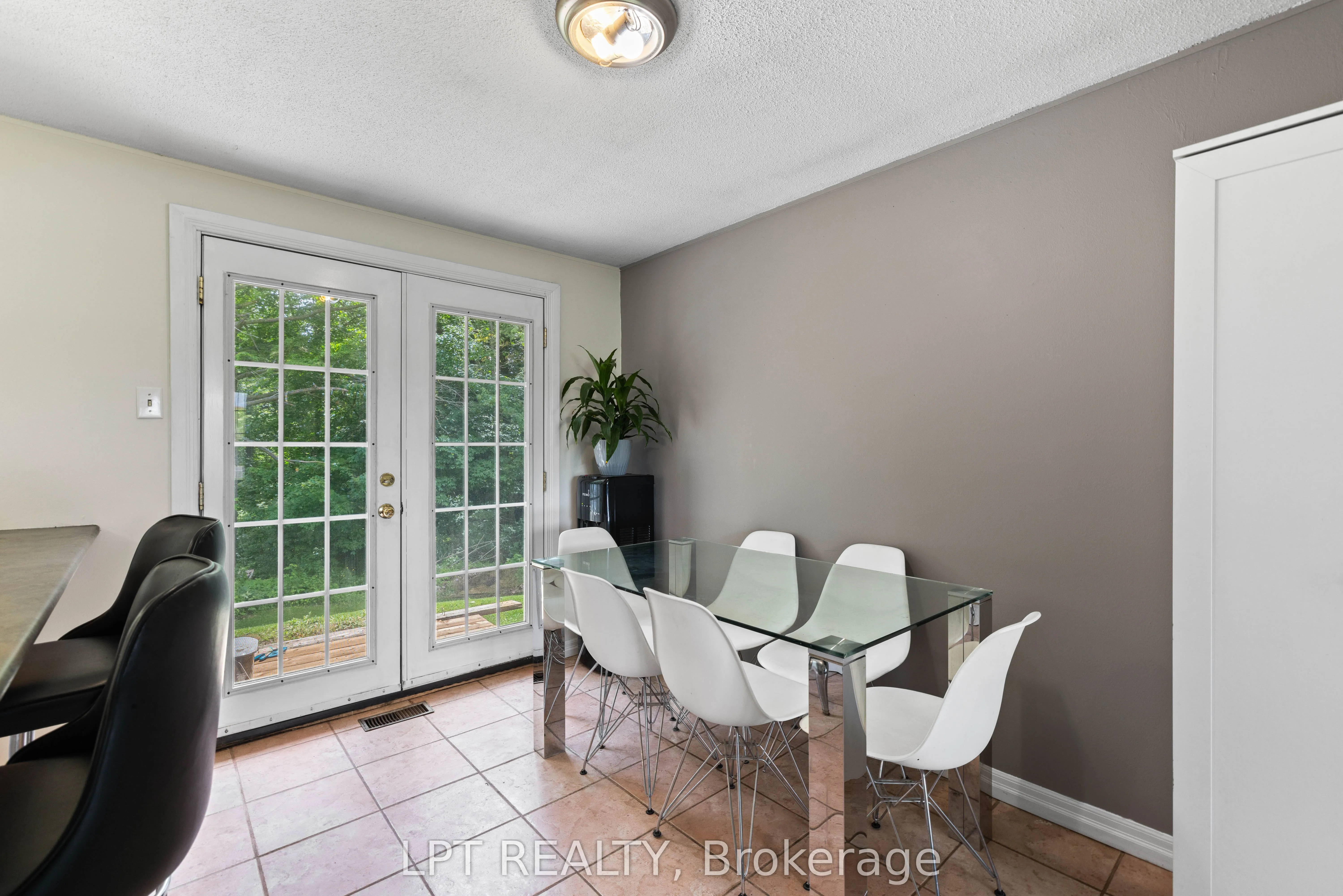 2743 Lockhart Road