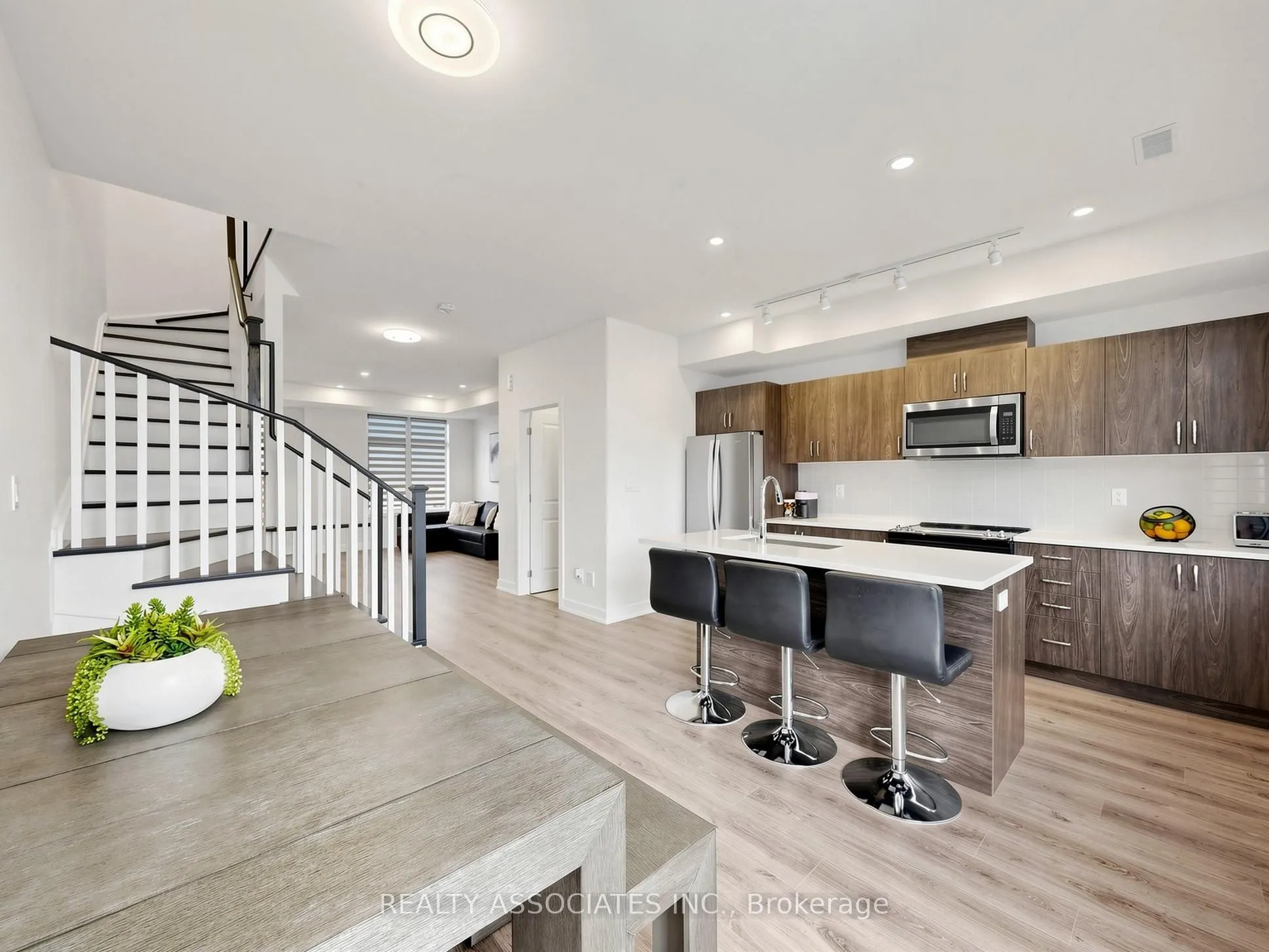14 Baker Hill Boulevard