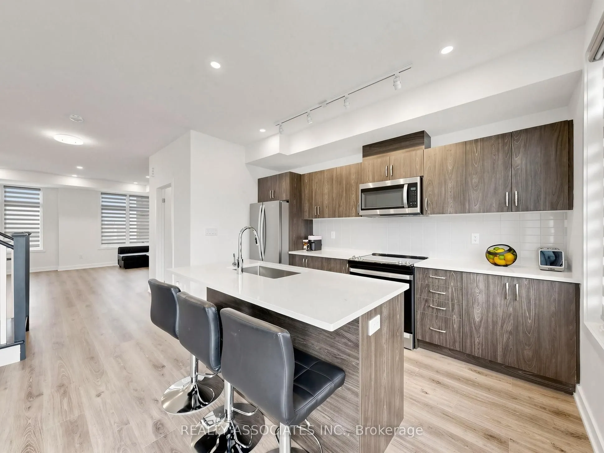 14 Baker Hill Boulevard