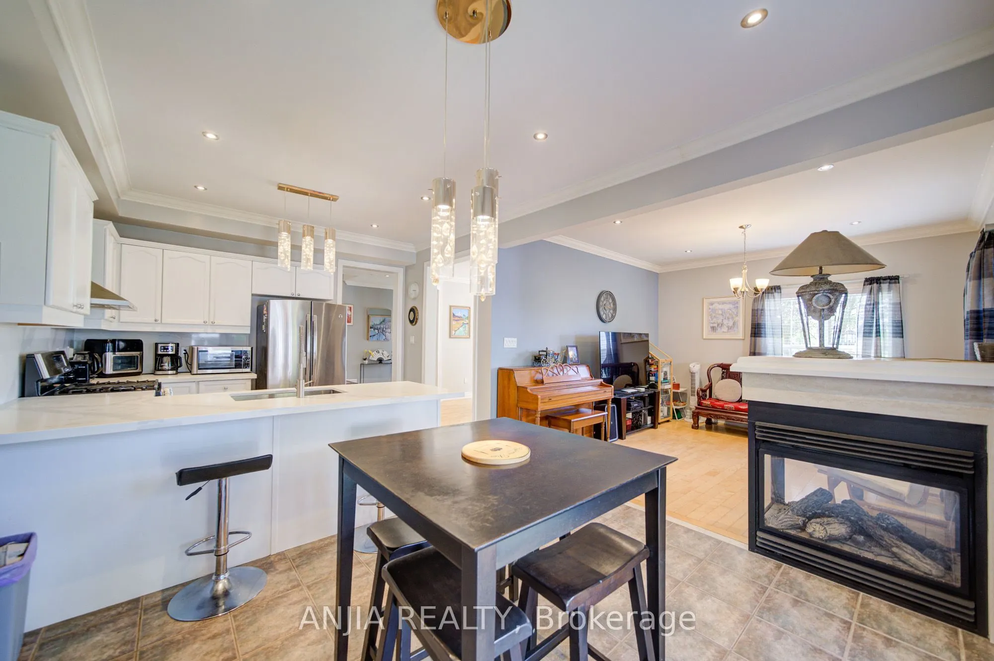 38 Harper's Gate Way