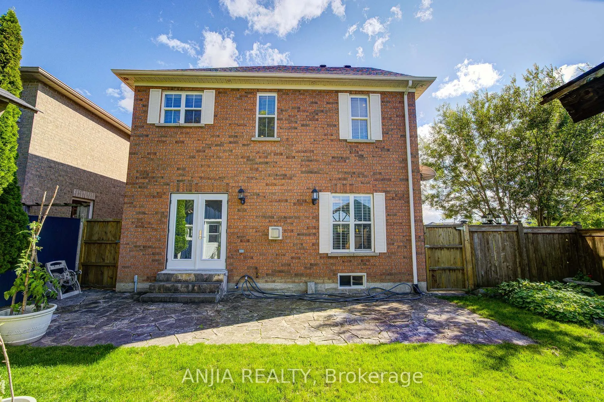 38 Harper's Gate Way