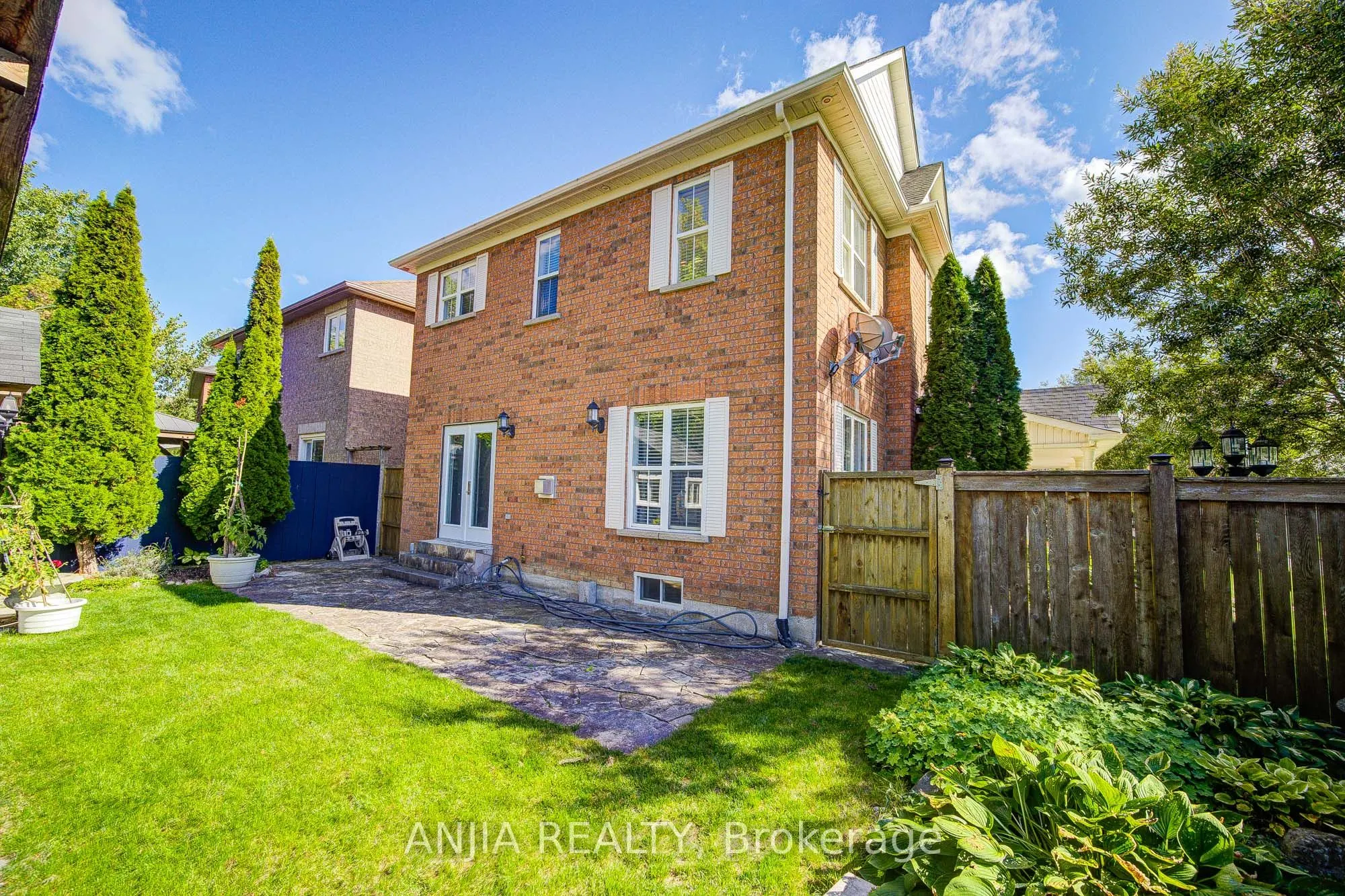 38 Harper's Gate Way