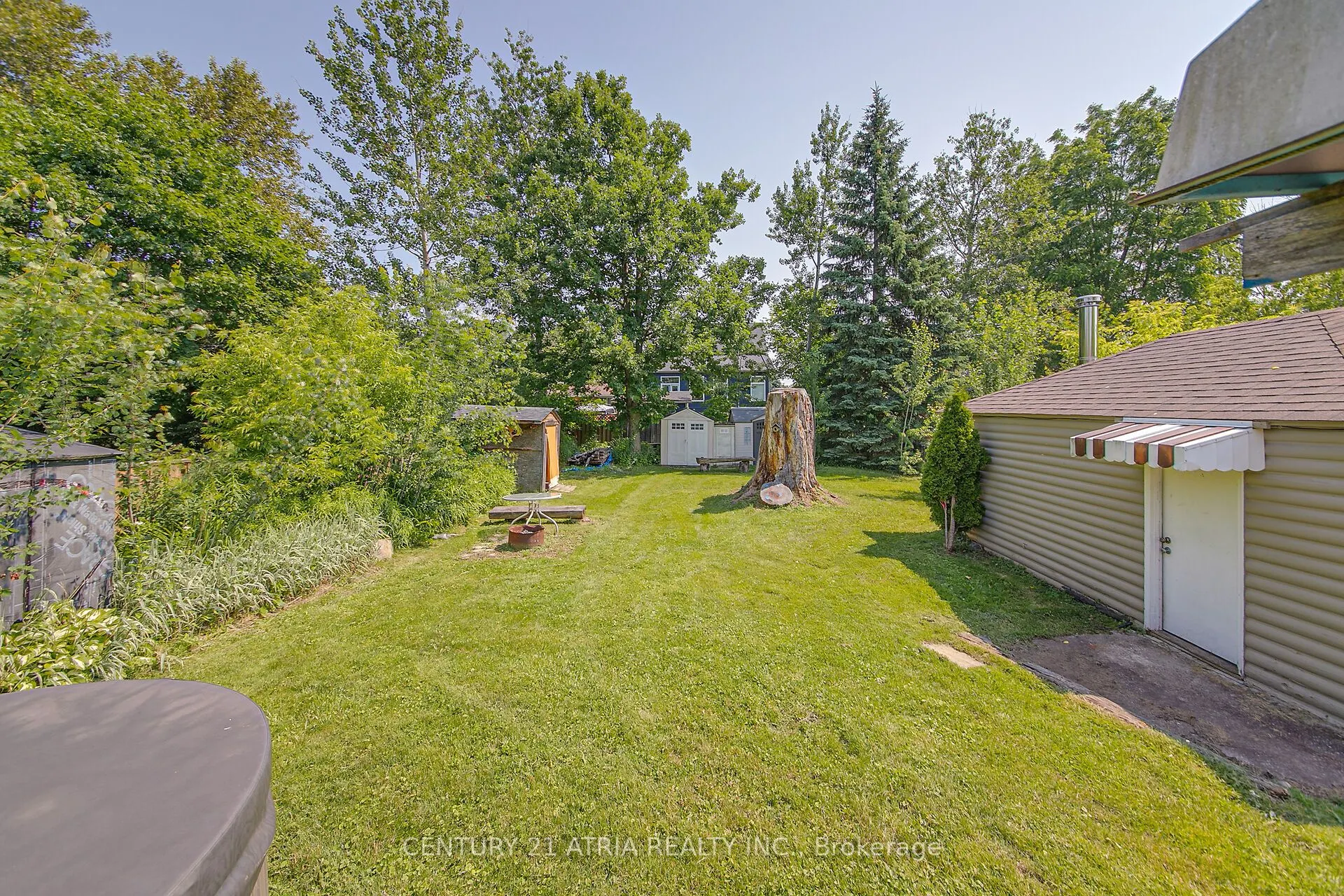 904 Maplewood Drive N