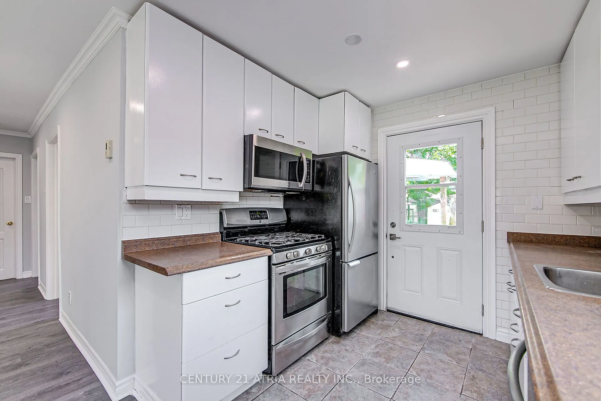 904 Maplewood Drive N