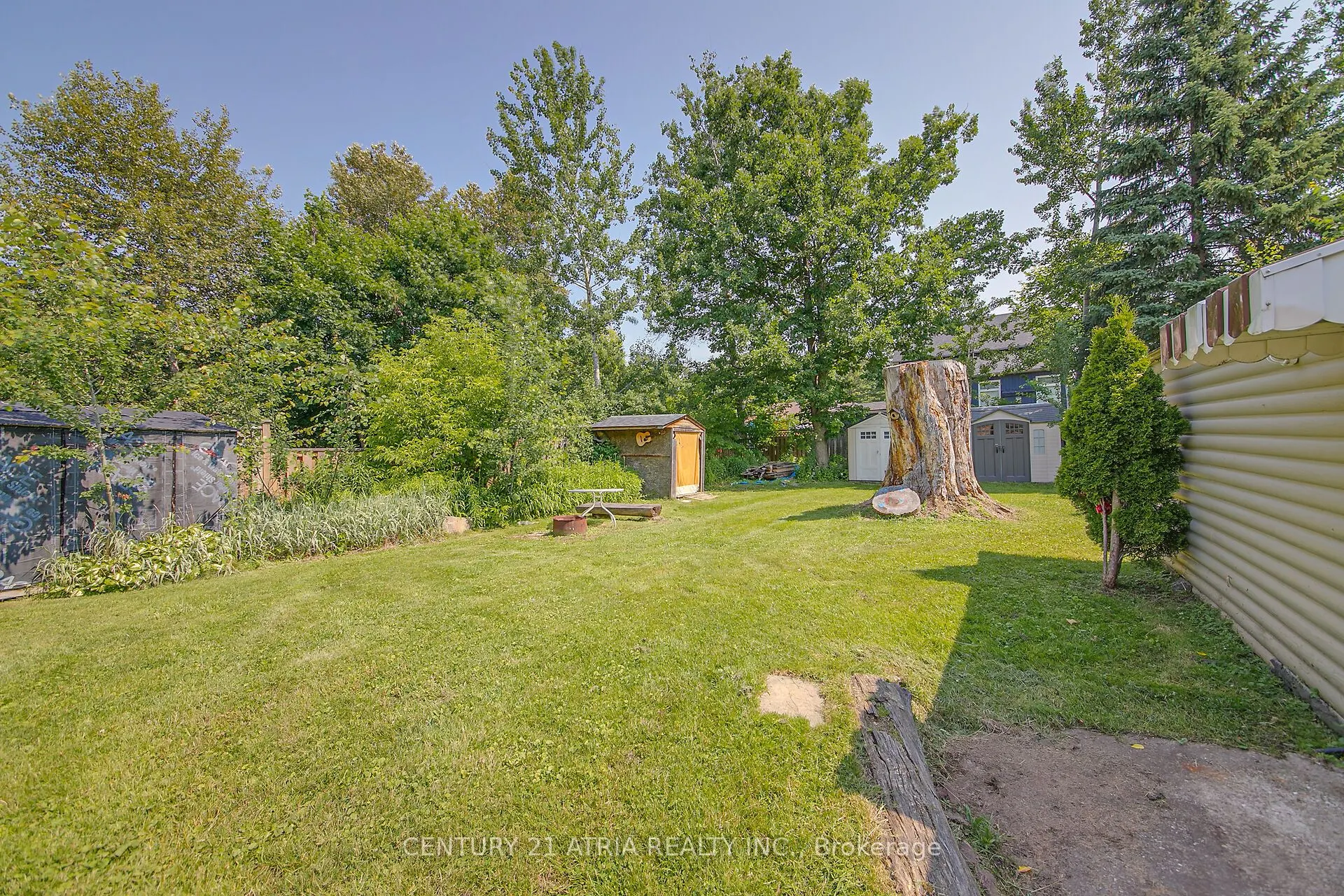 904 Maplewood Drive N