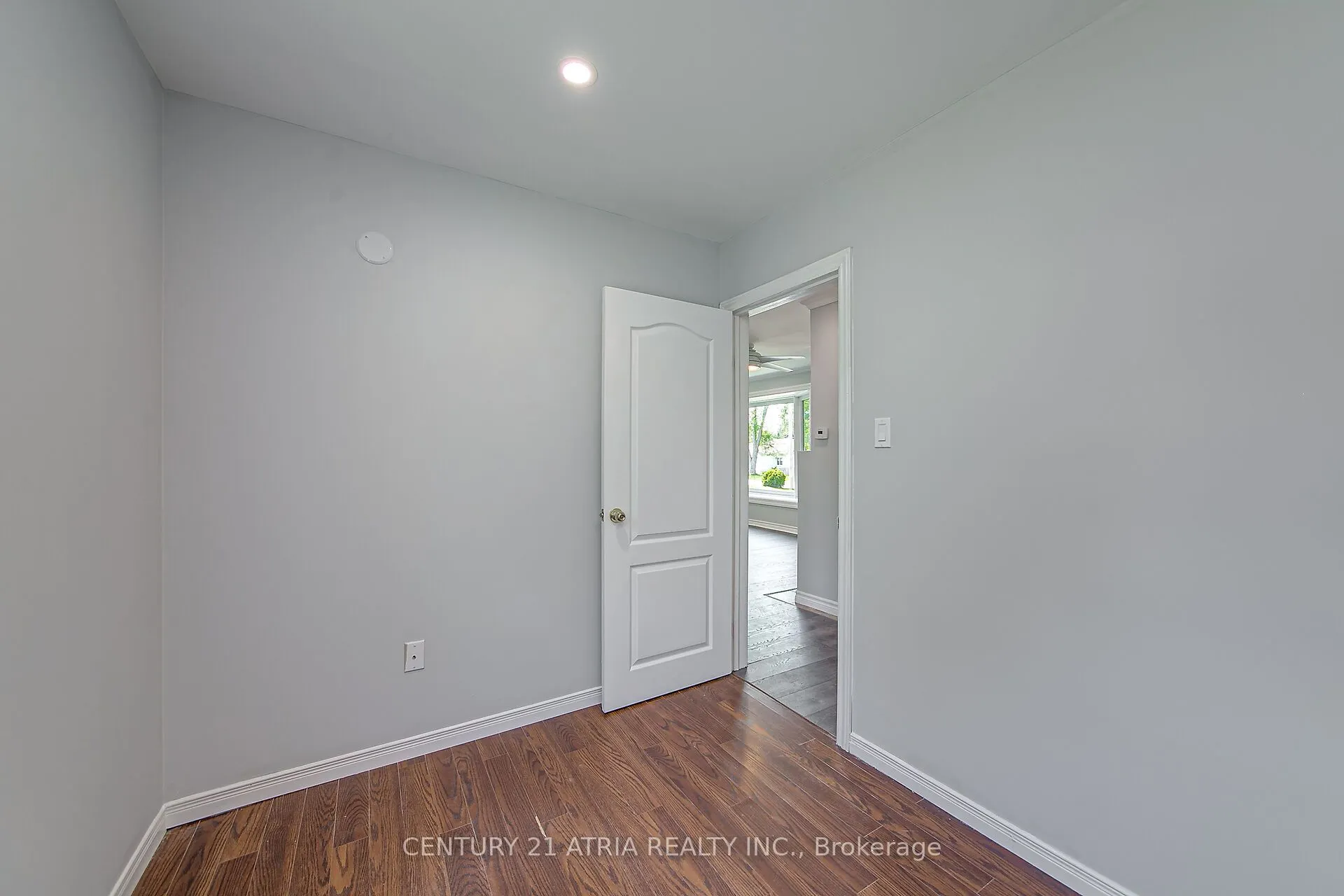 904 Maplewood Drive N