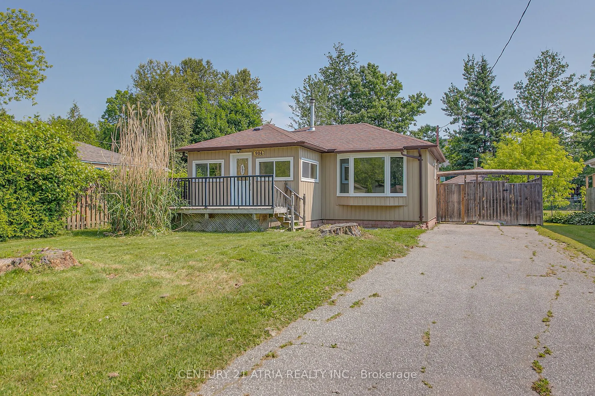 904 Maplewood Drive N