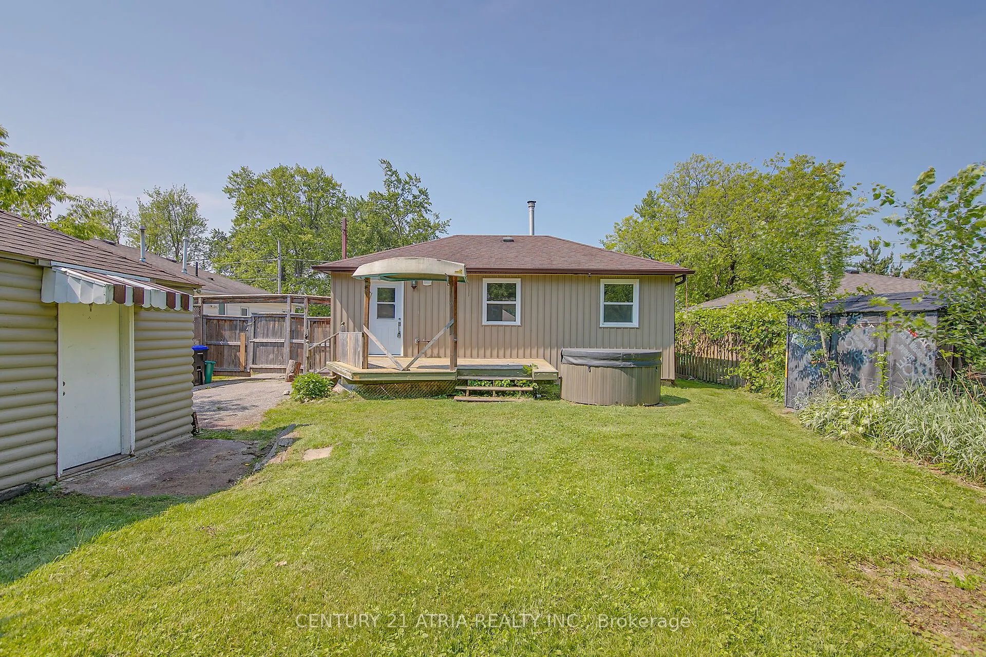 904 Maplewood Drive N