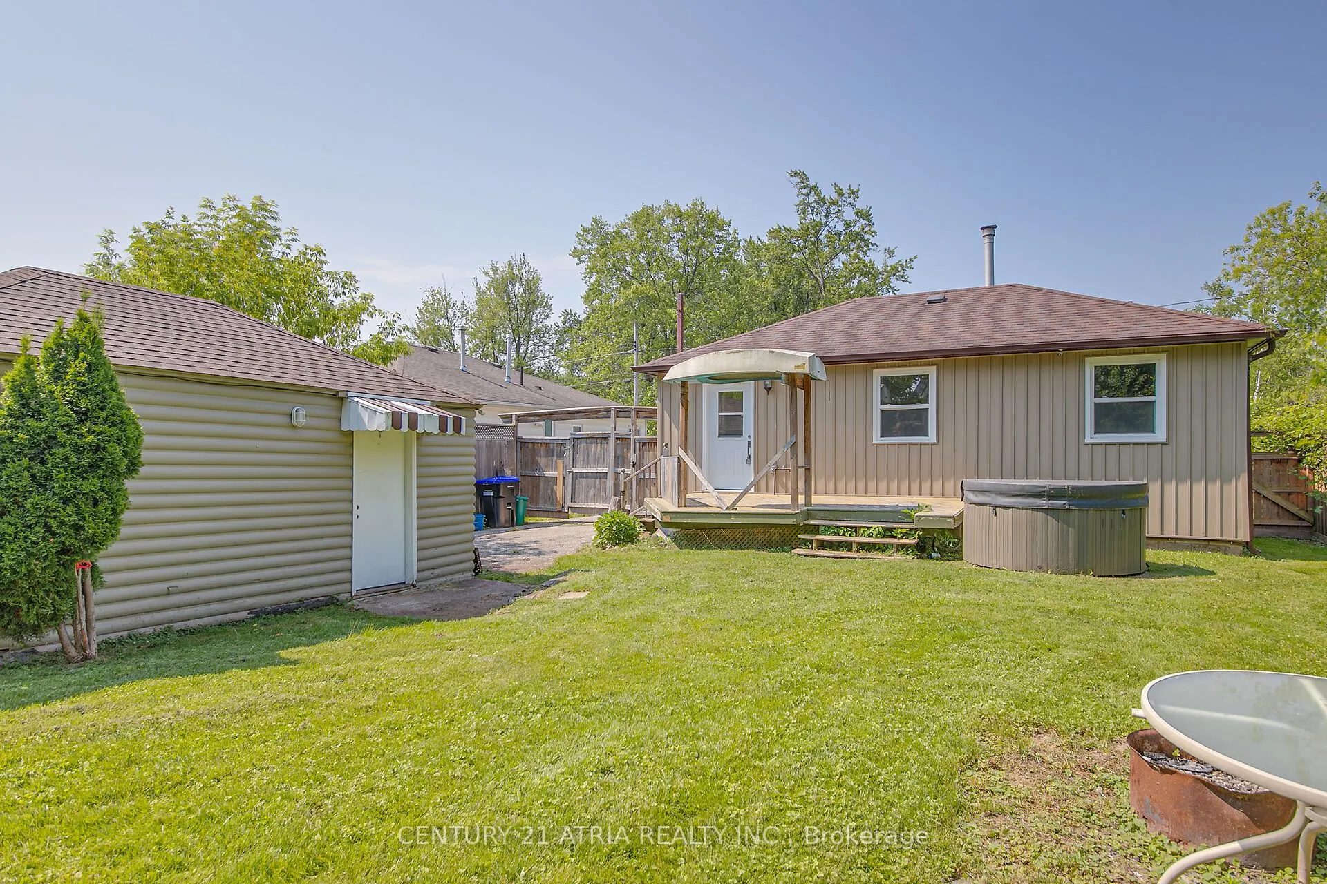 904 Maplewood Drive N