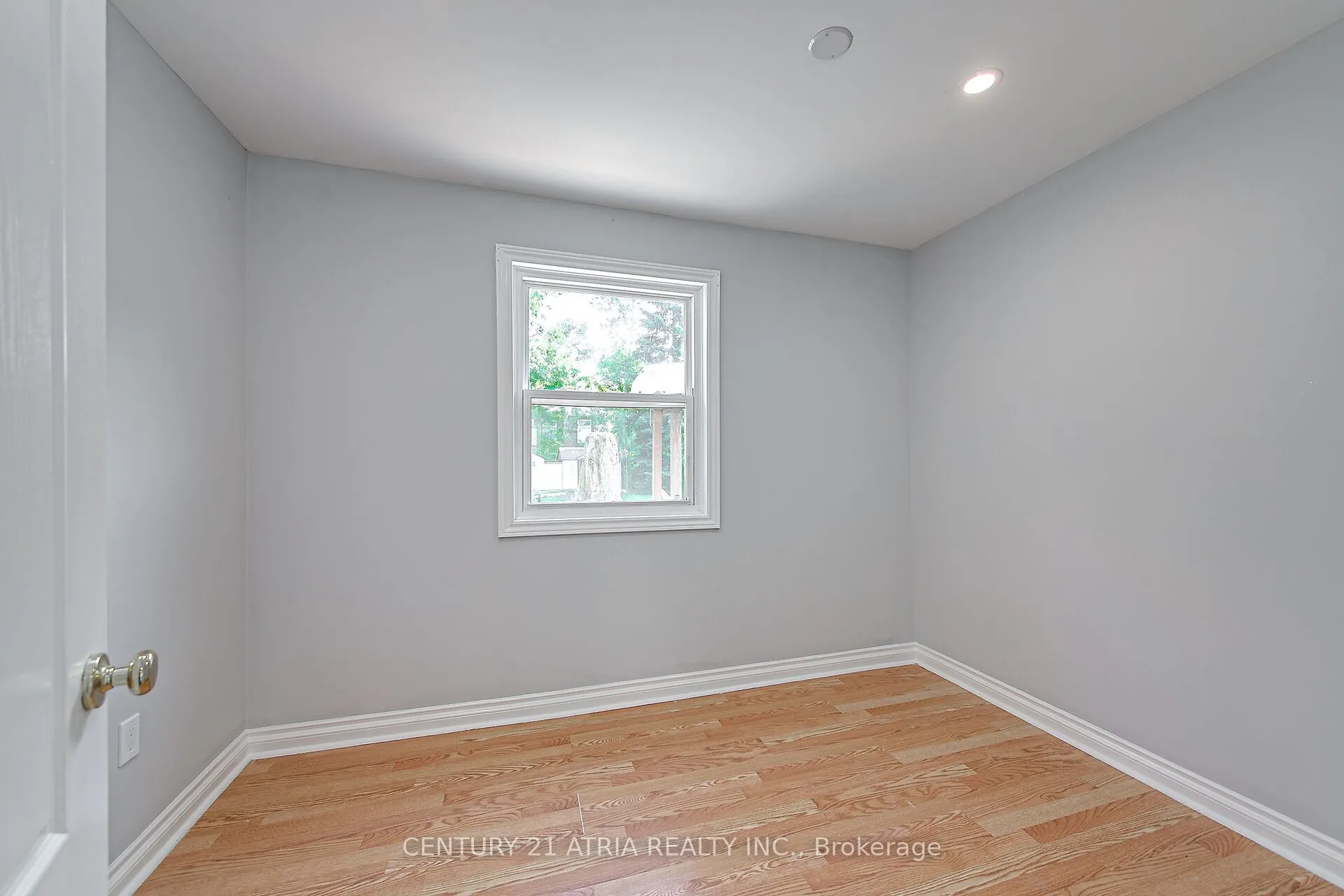 904 Maplewood Drive N