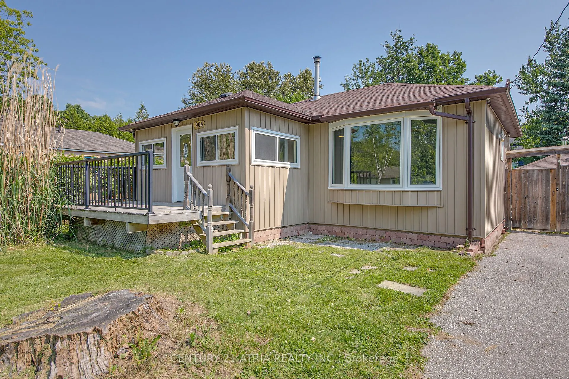 904 Maplewood Drive N