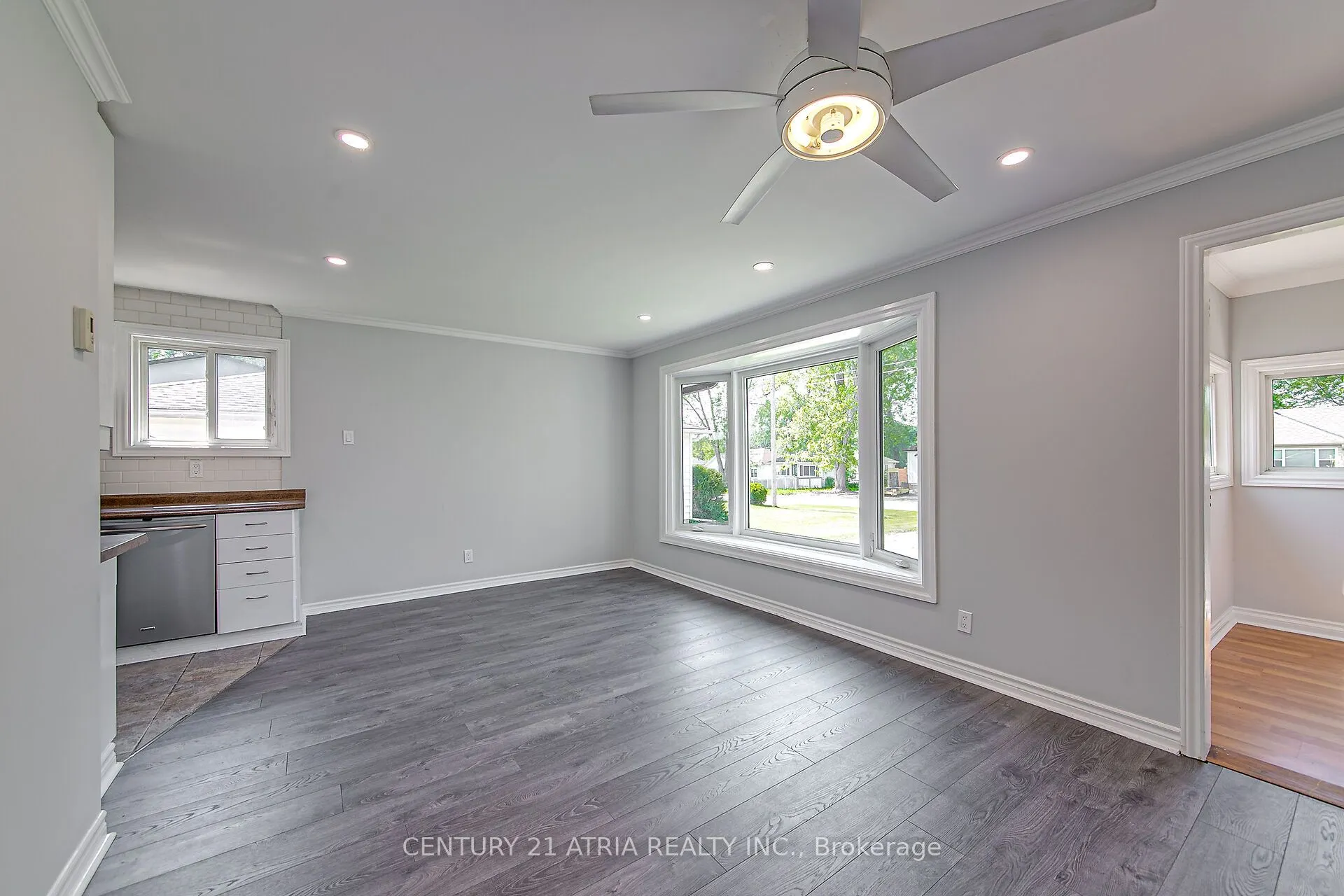 904 Maplewood Drive N