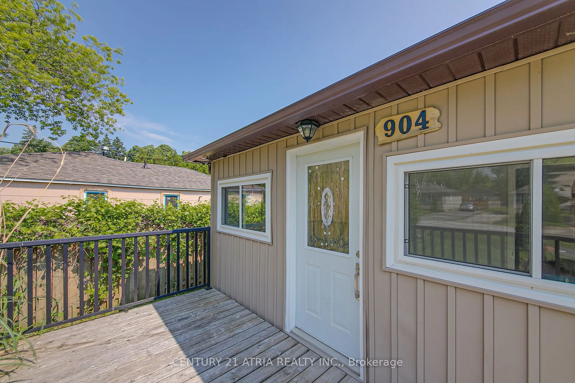 904 Maplewood Drive N