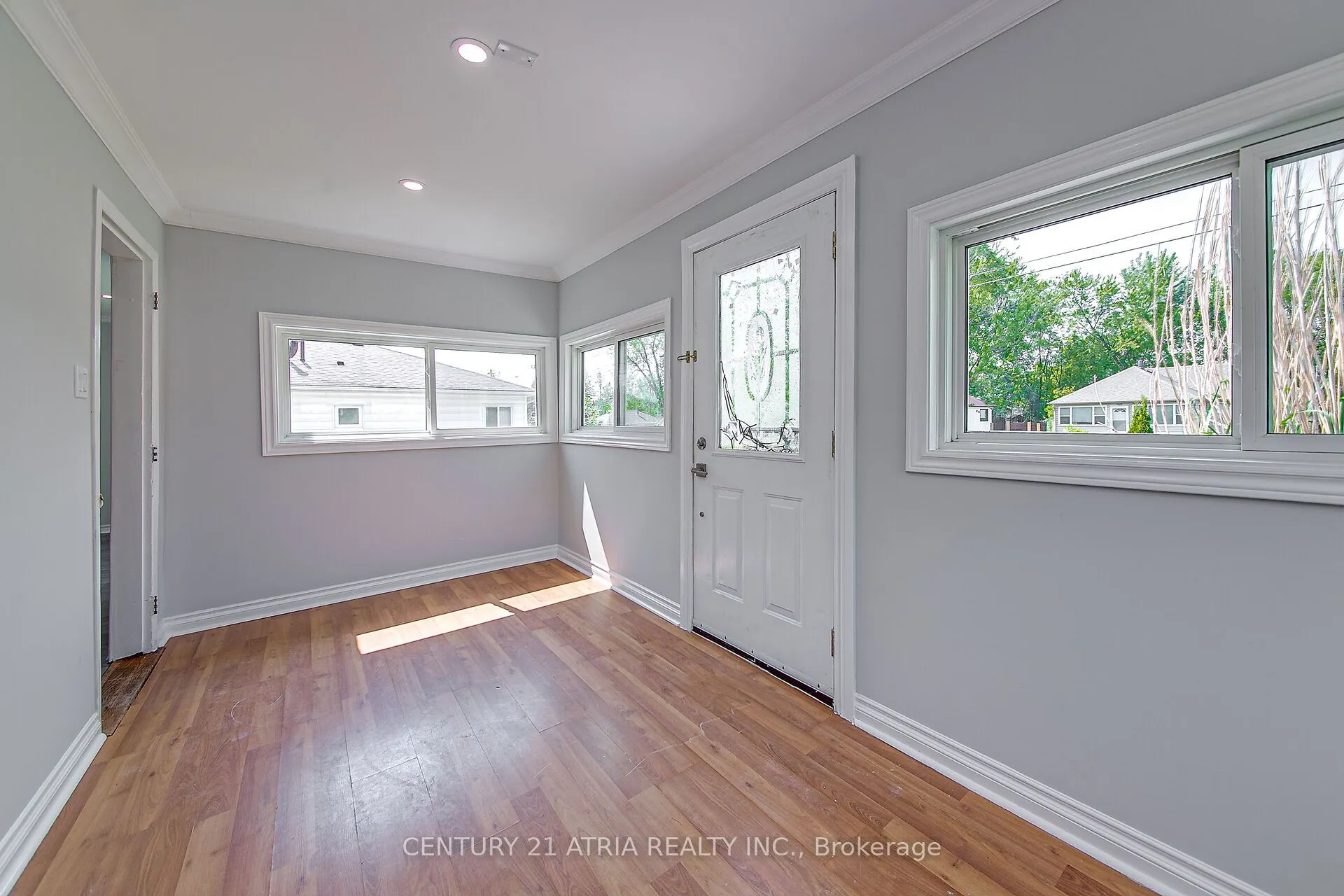 904 Maplewood Drive N