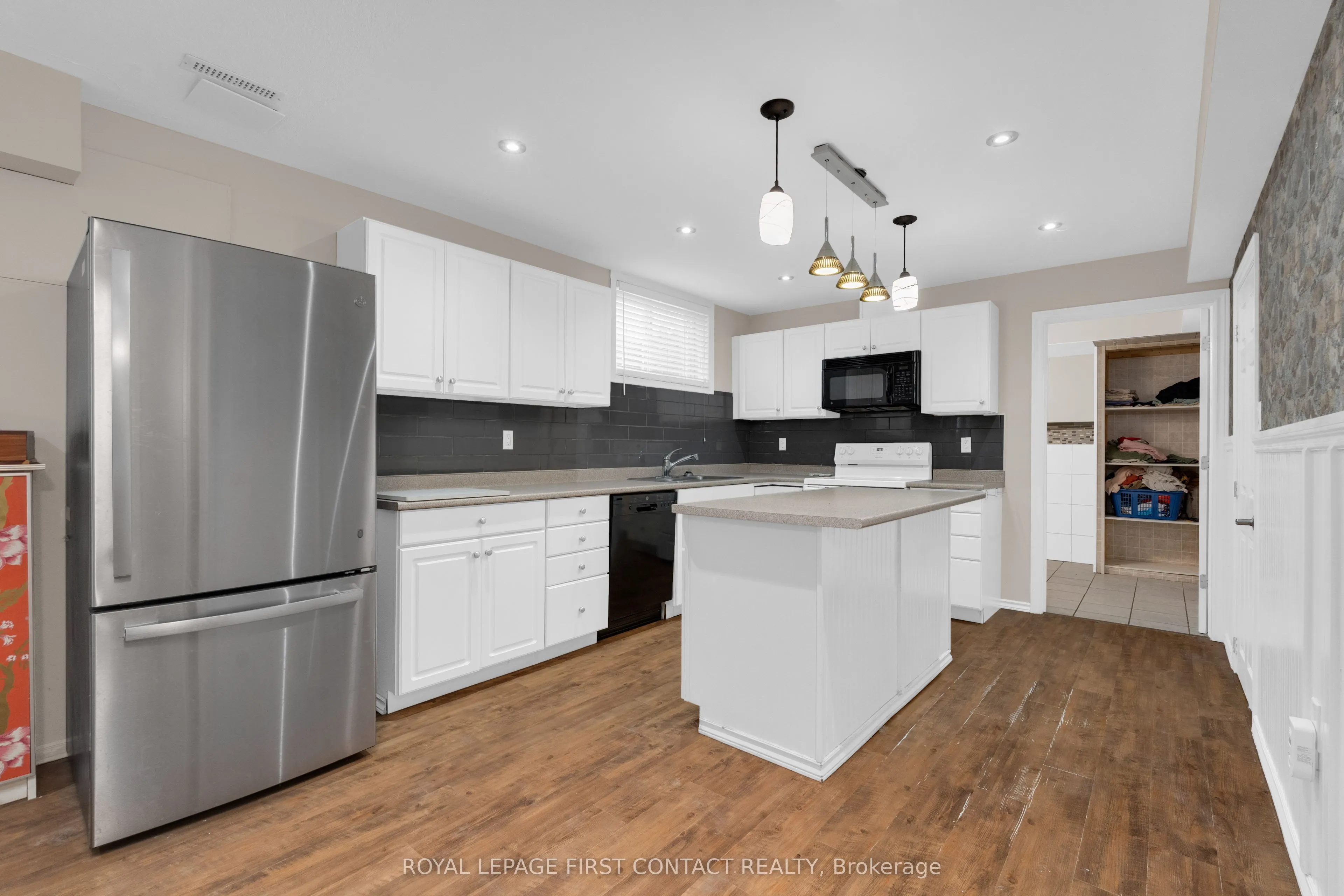 43 Vanderpost Crescent