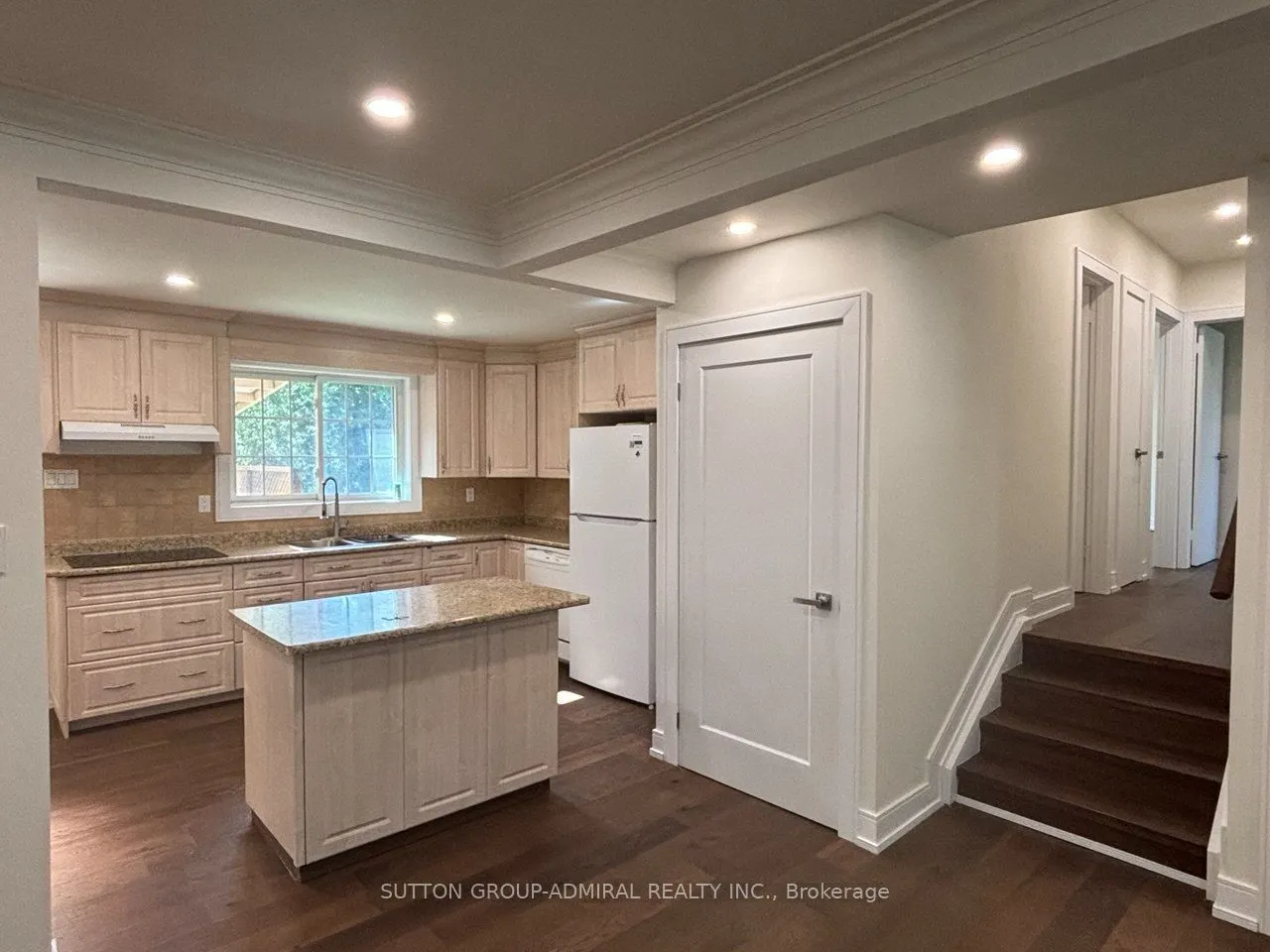 86 Hamilton Drive #Main Floor