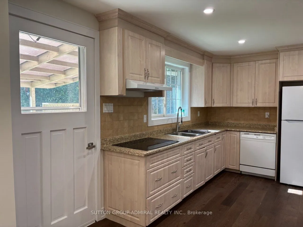 86 Hamilton Drive #Main Floor