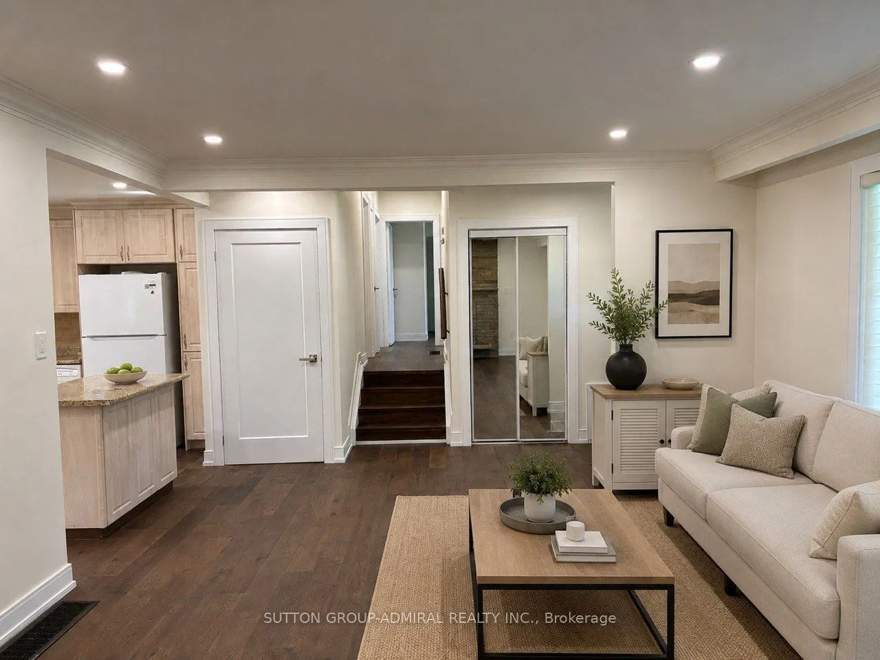 86 Hamilton Drive #Main Floor