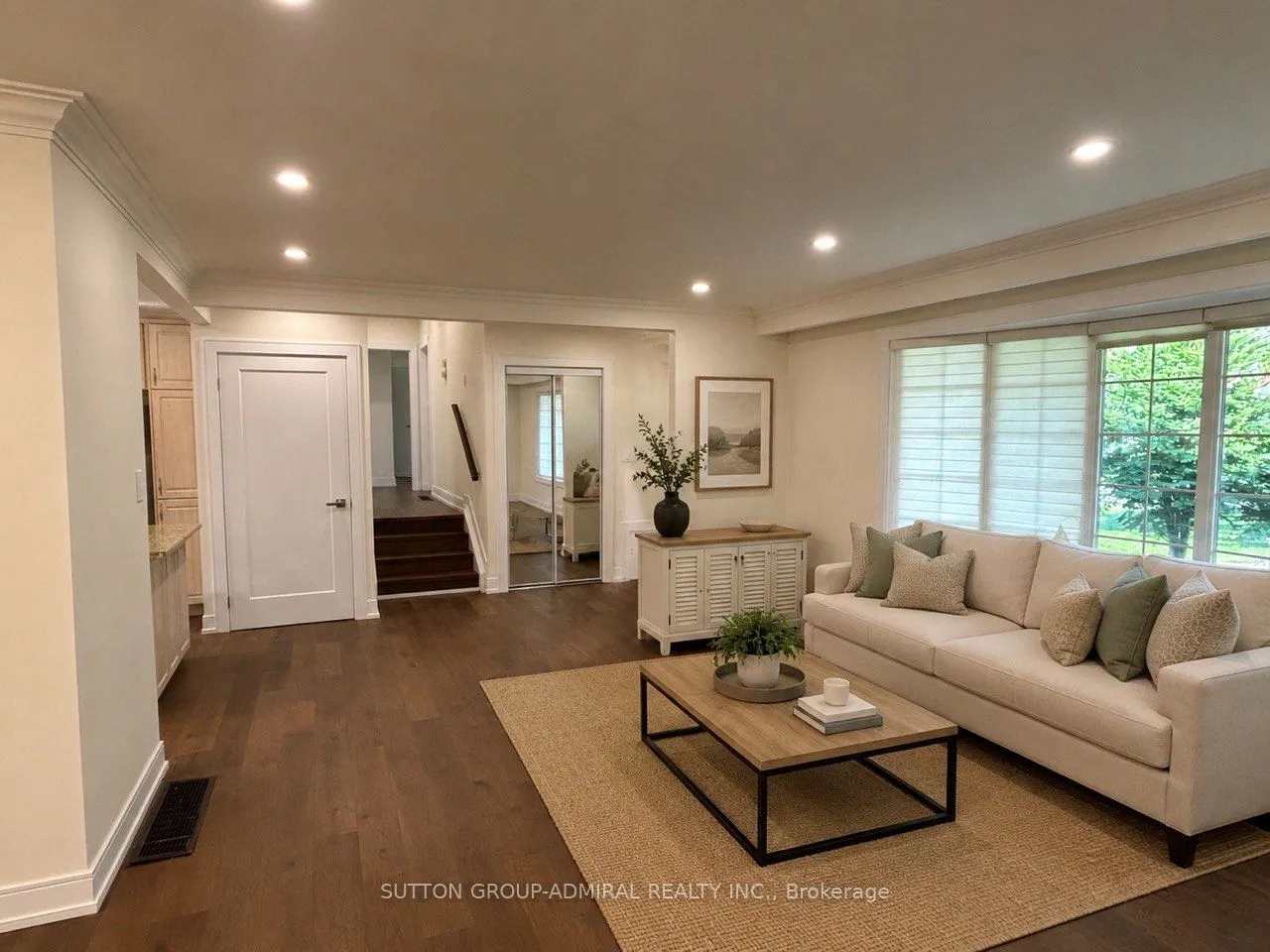 86 Hamilton Drive #Main Floor