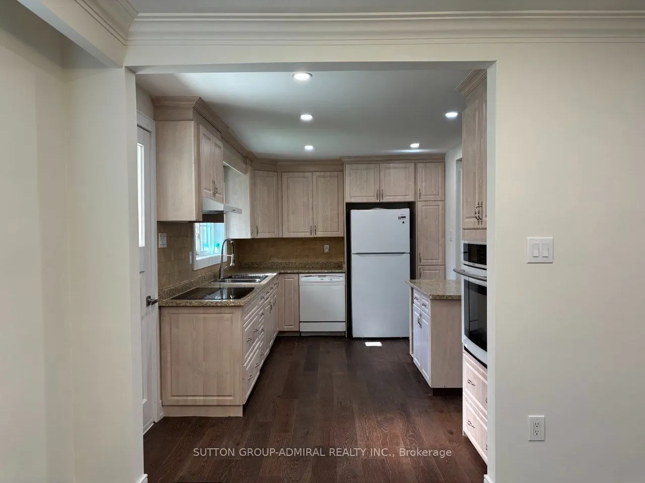 86 Hamilton Drive #Main Floor