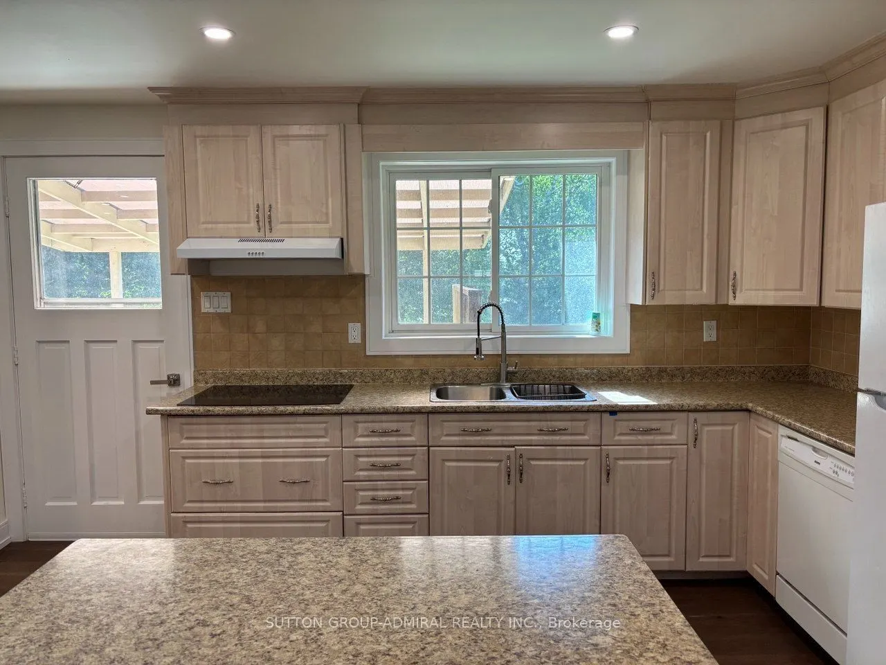 86 Hamilton Drive #Main Floor