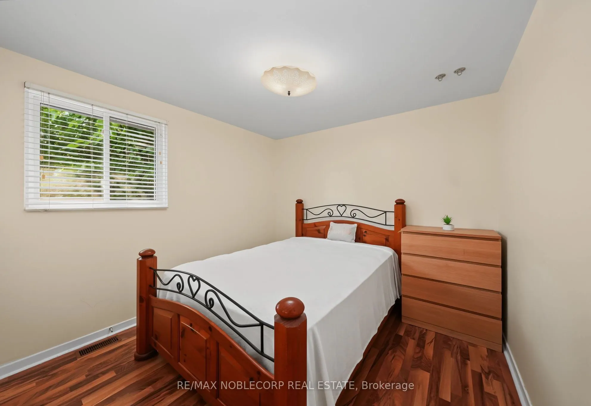 166 Collings Avenue