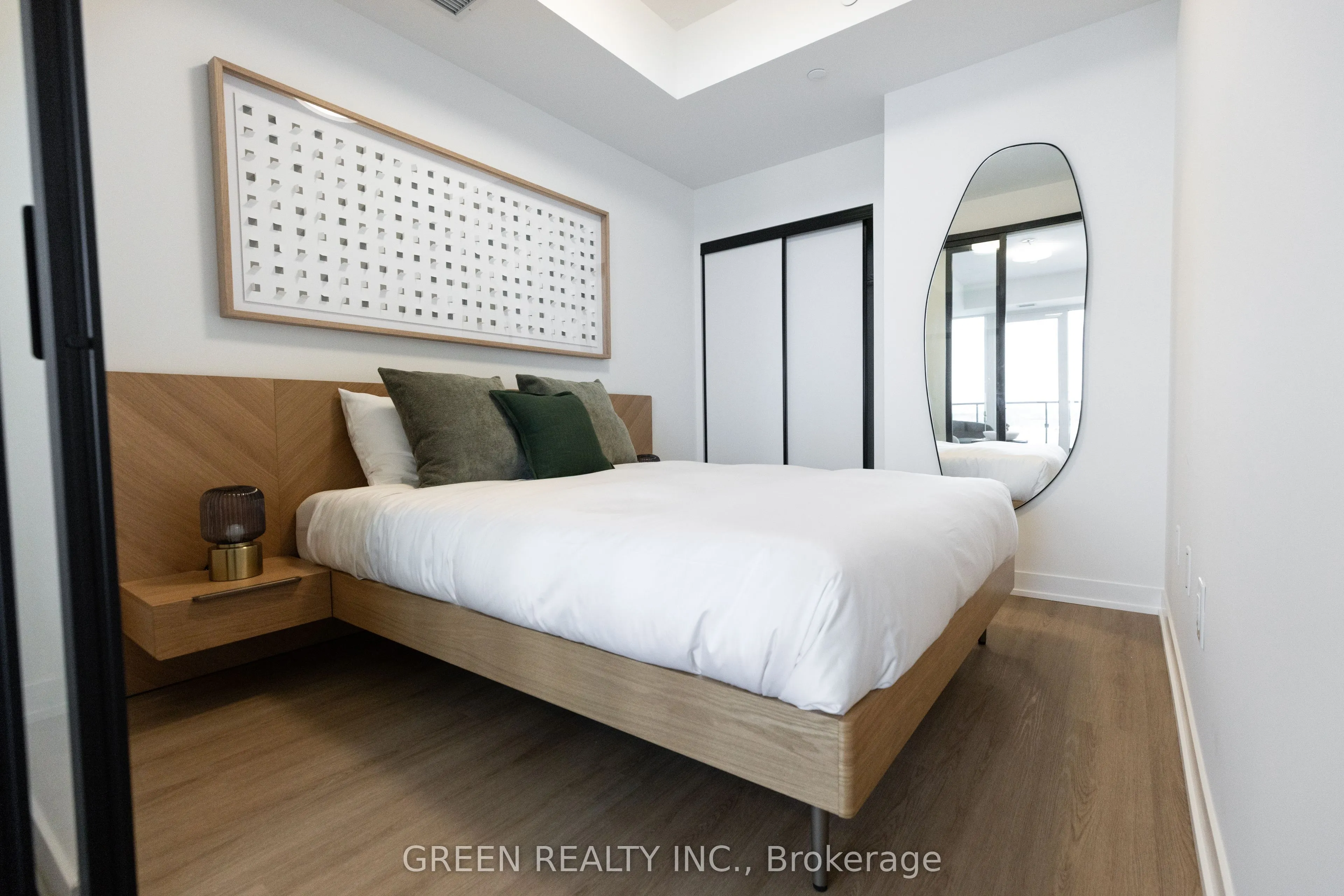 17645 Yonge Street #1505