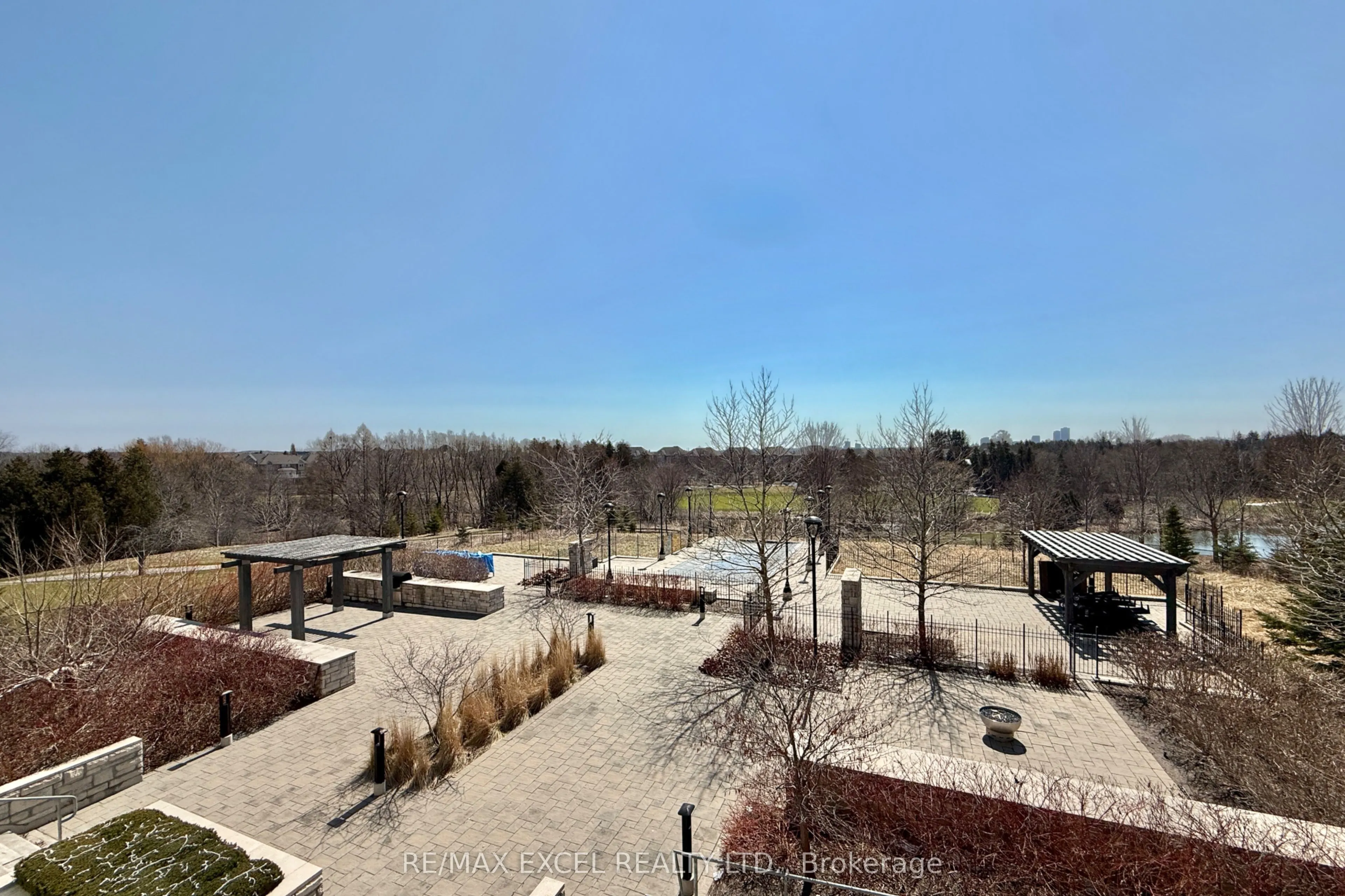 9 Stollery Pond Crescent #208