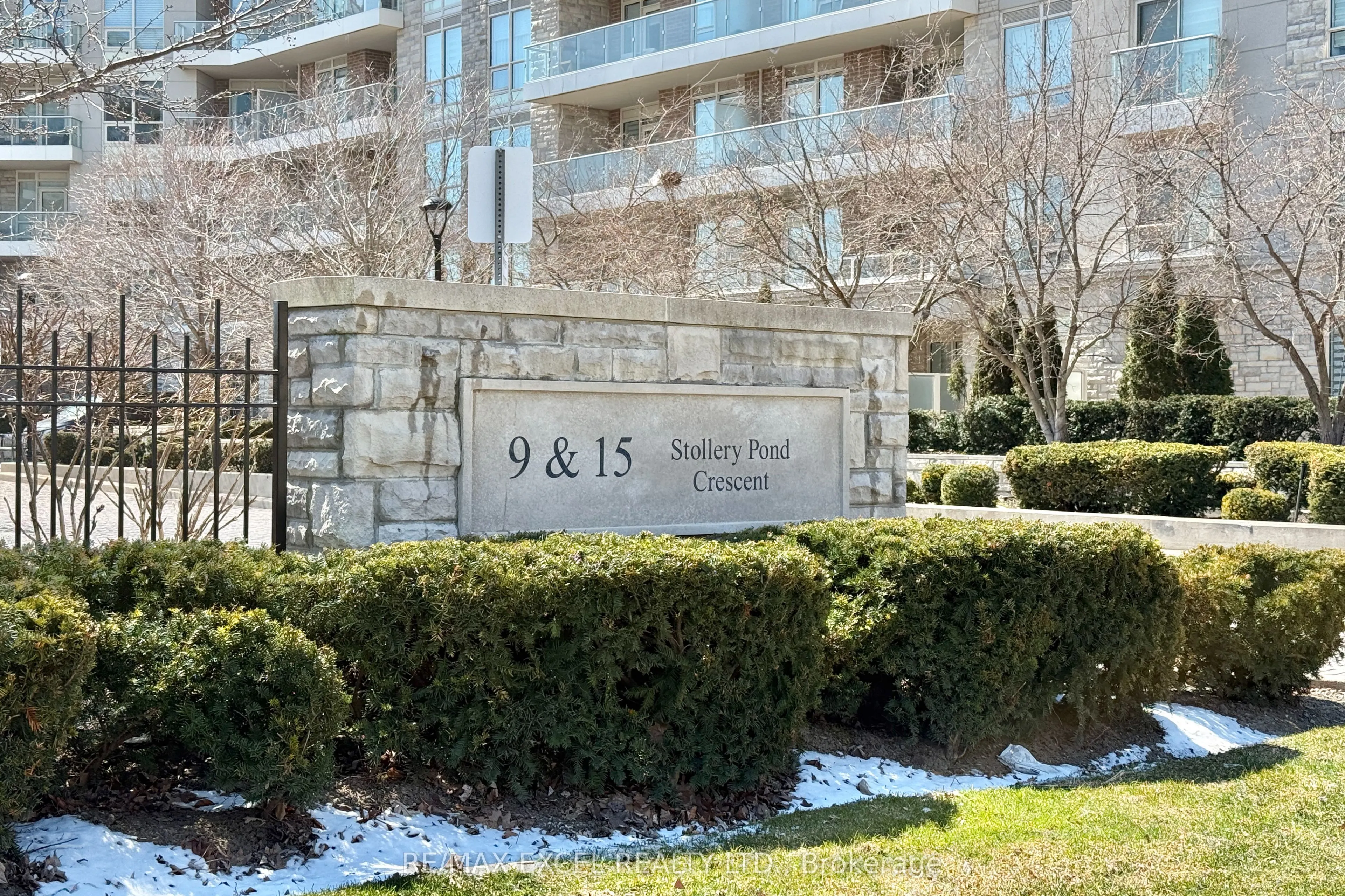 9 Stollery Pond Crescent #208