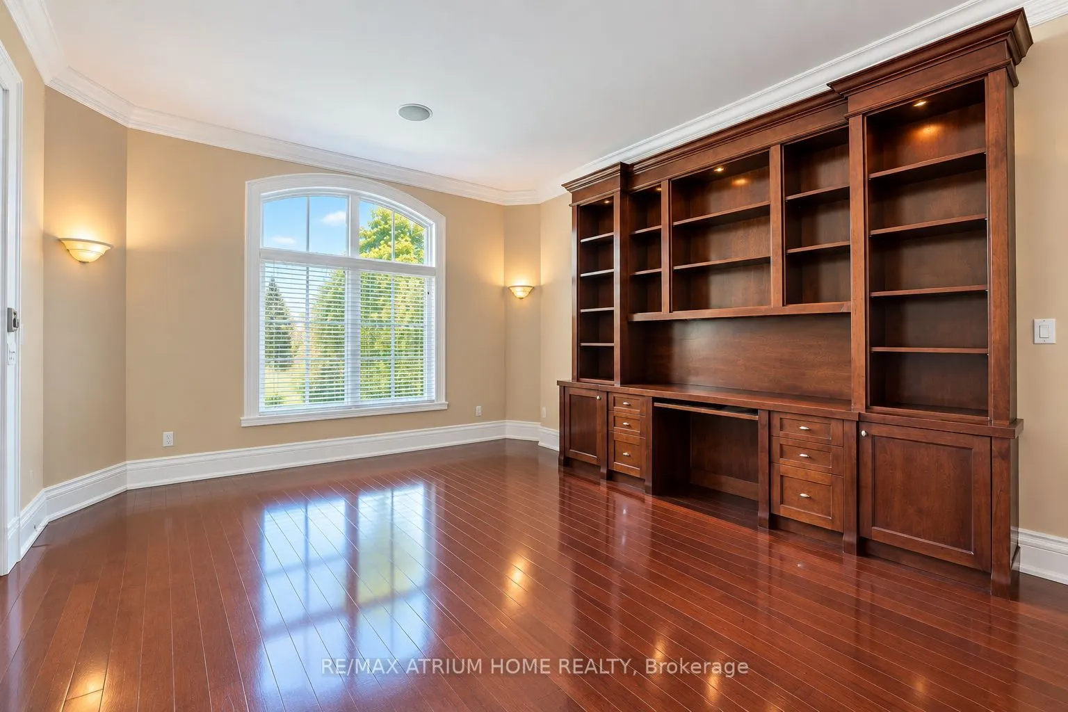 65 Kingswood Drive