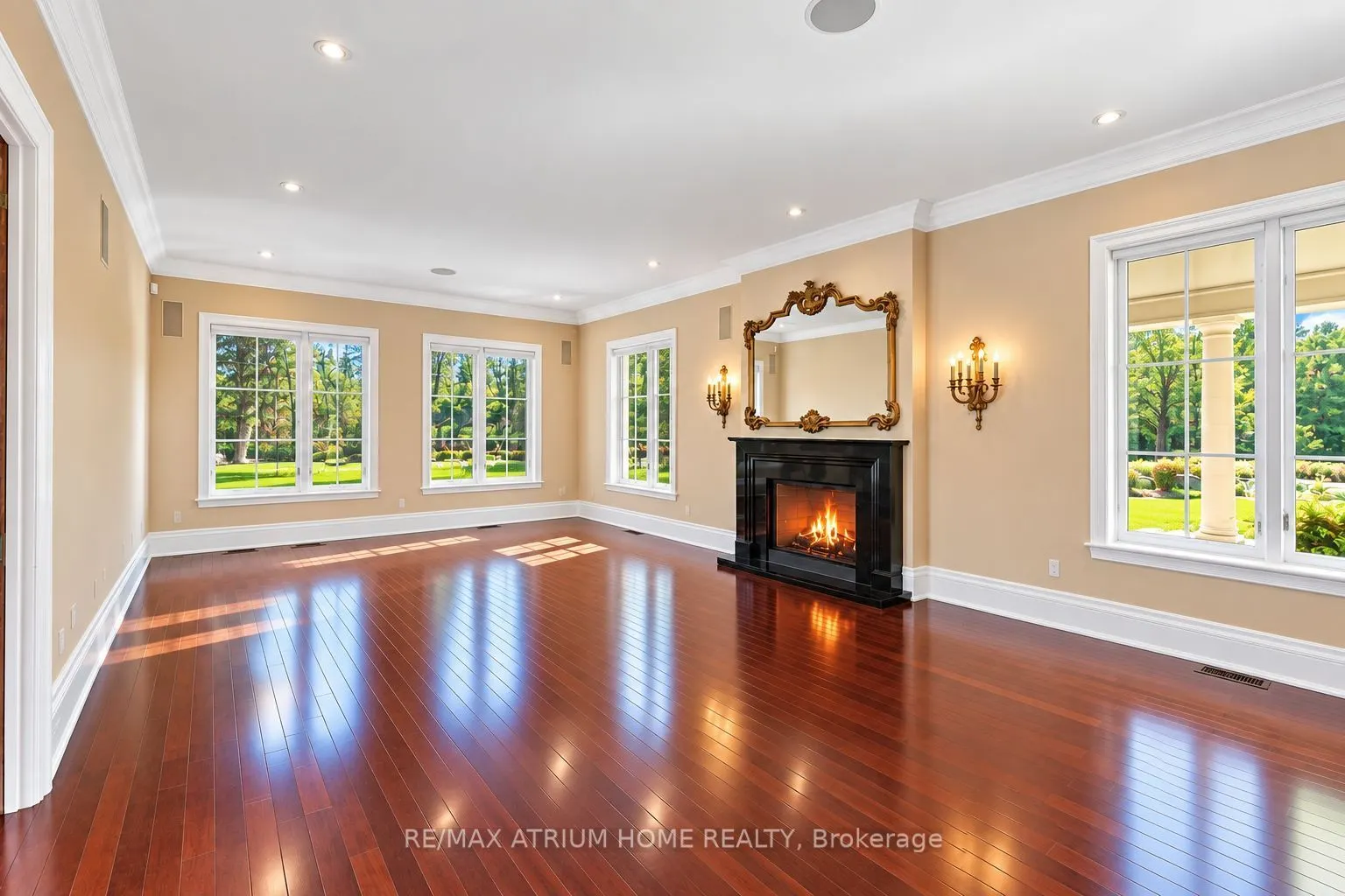 65 Kingswood Drive
