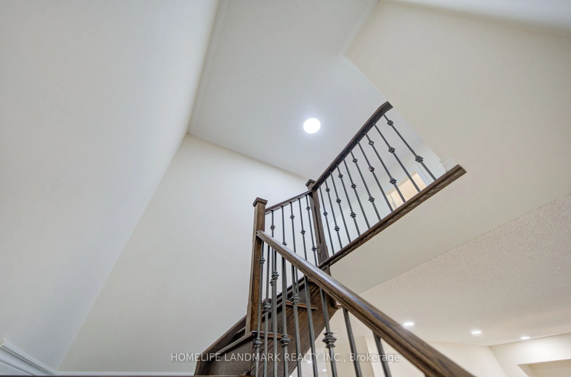10483 Woodbine Avenue