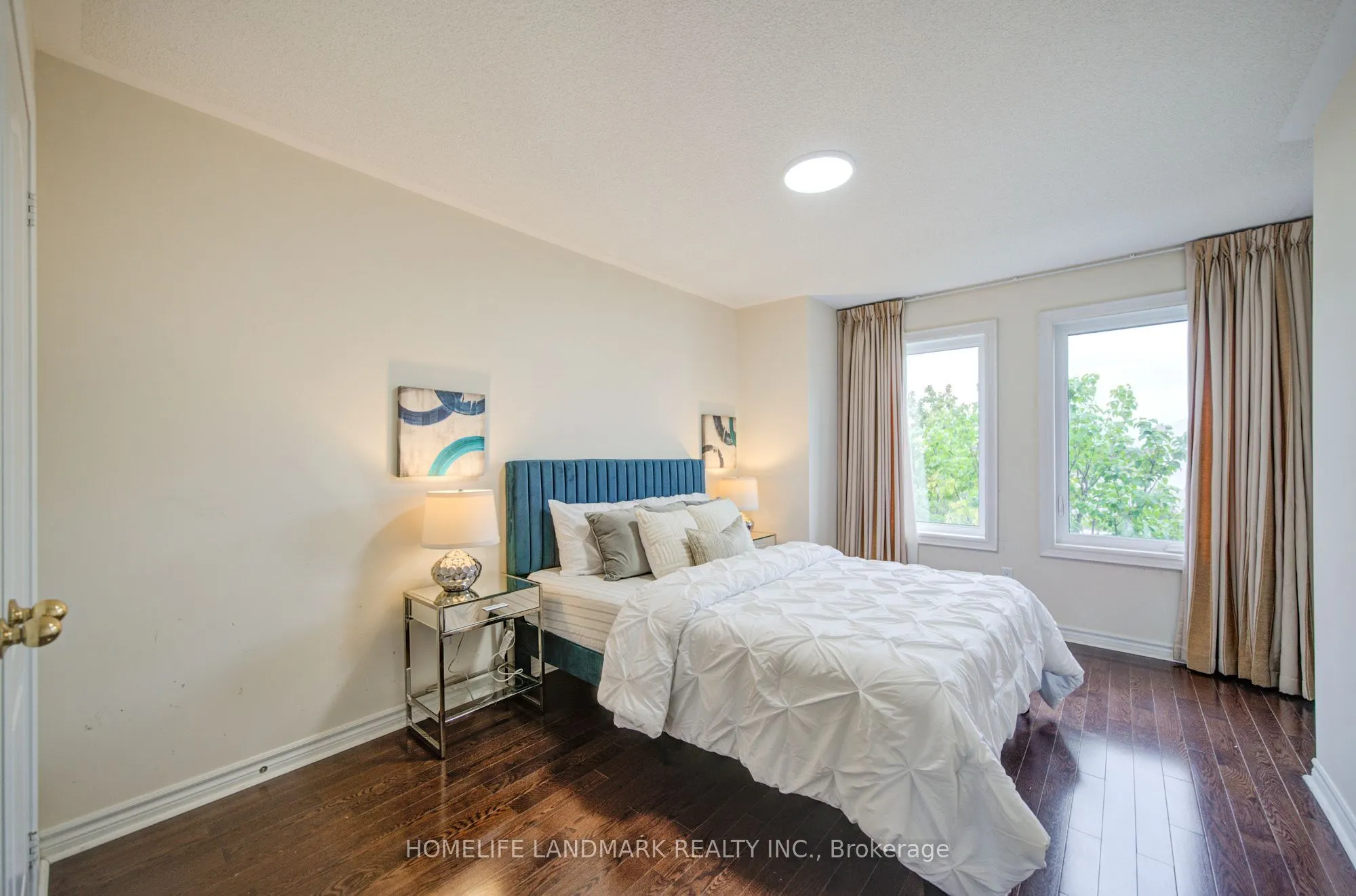 10483 Woodbine Avenue