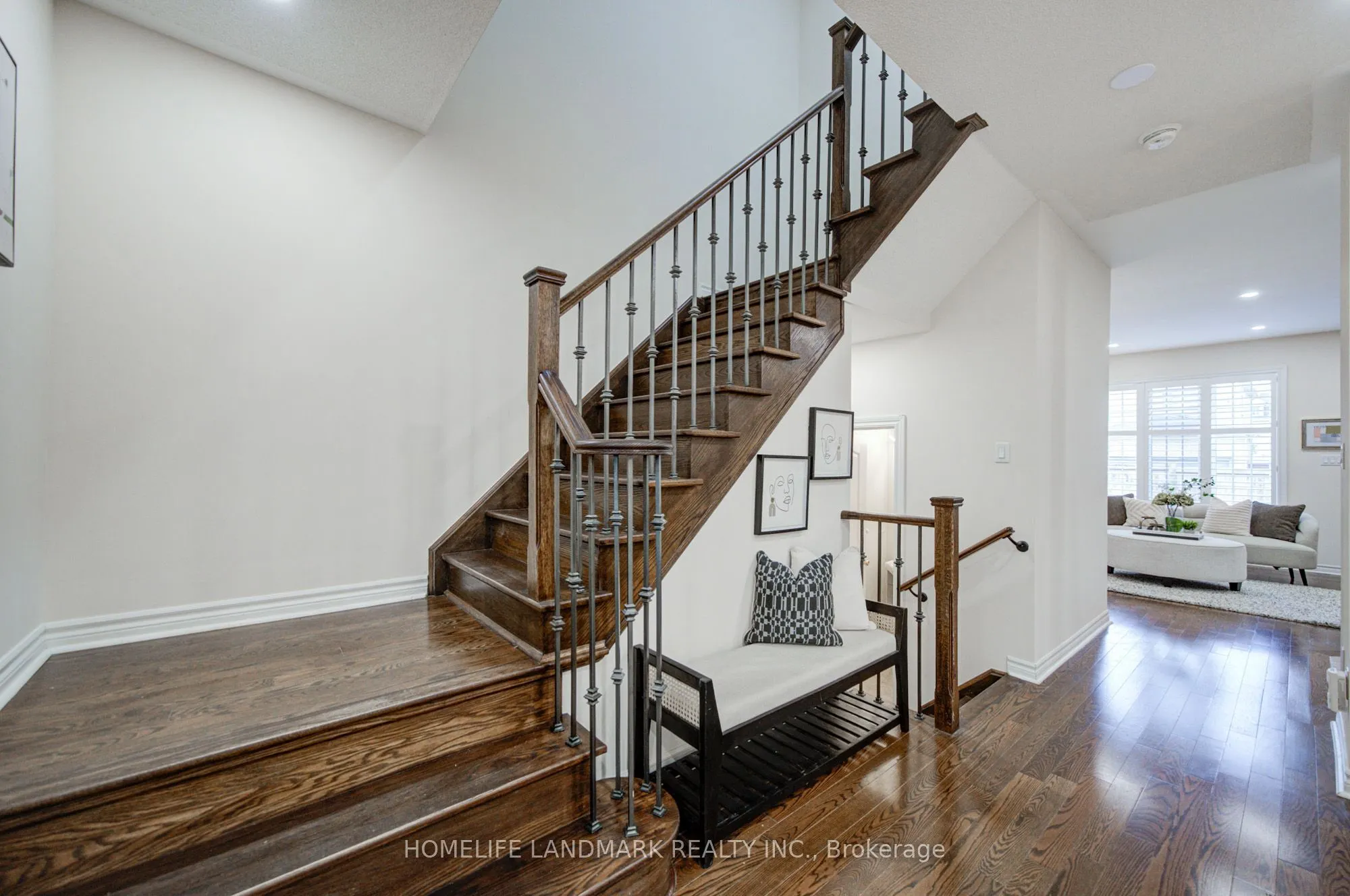 10483 Woodbine Avenue