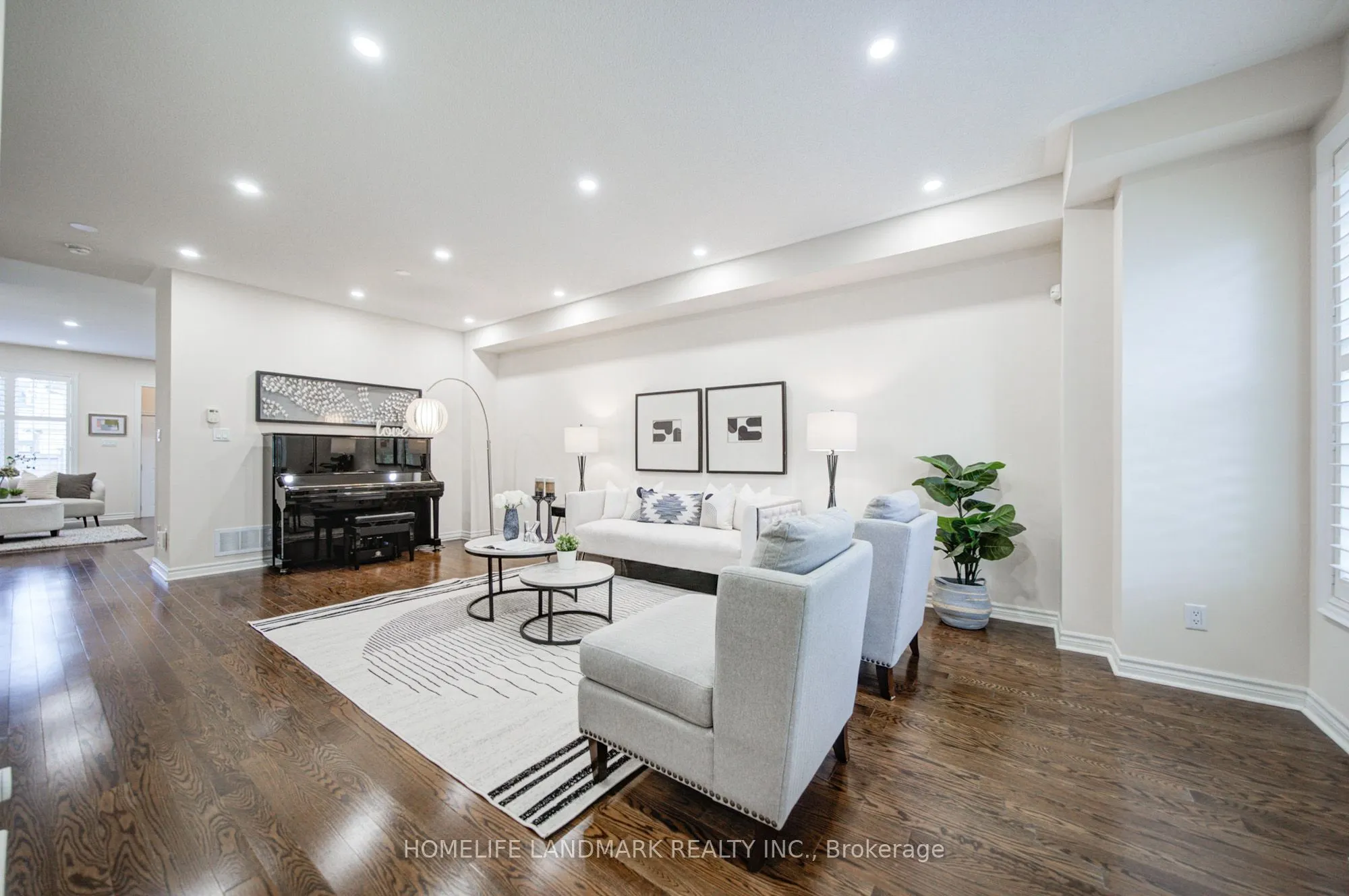 10483 Woodbine Avenue