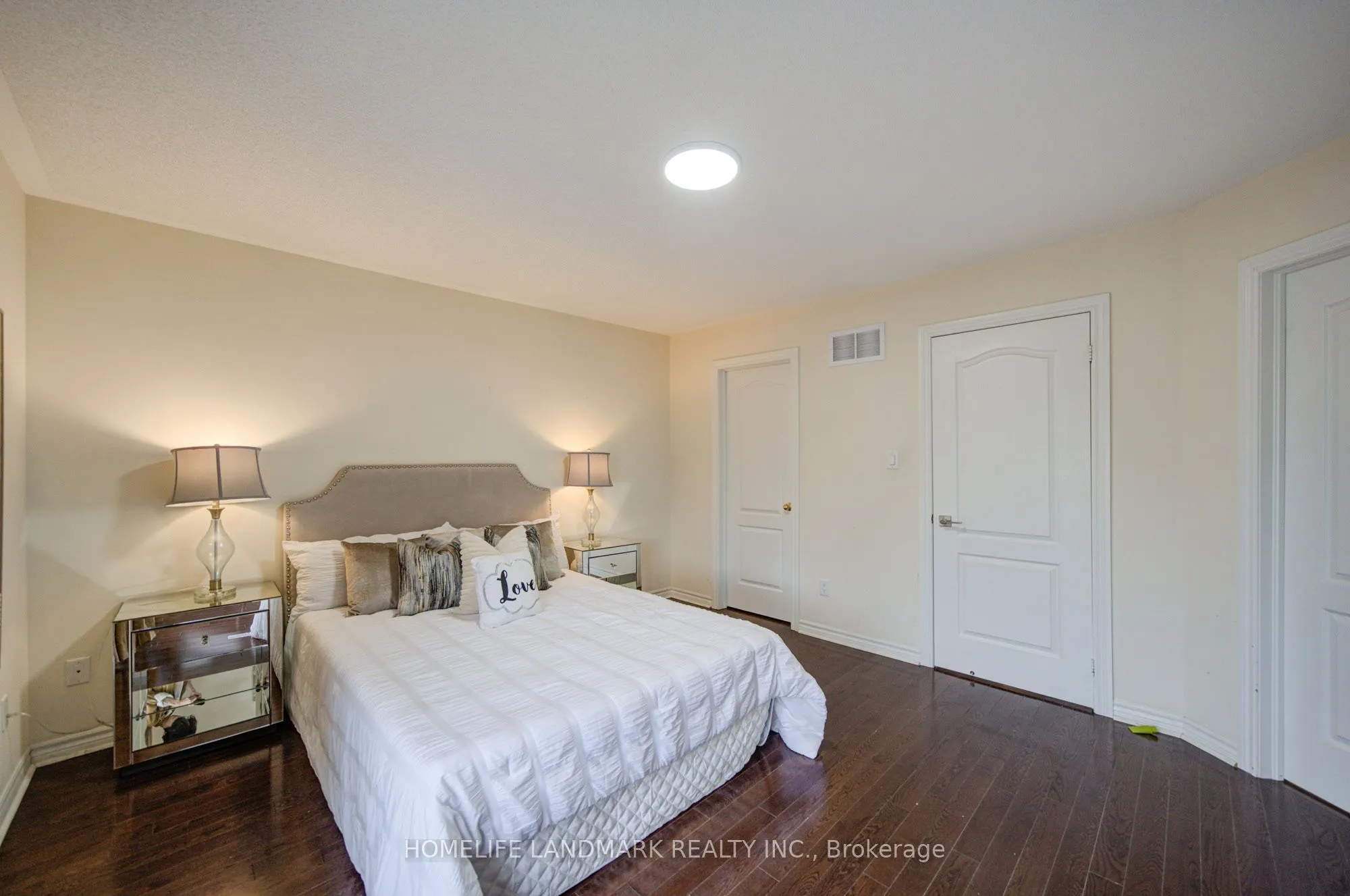 10483 Woodbine Avenue