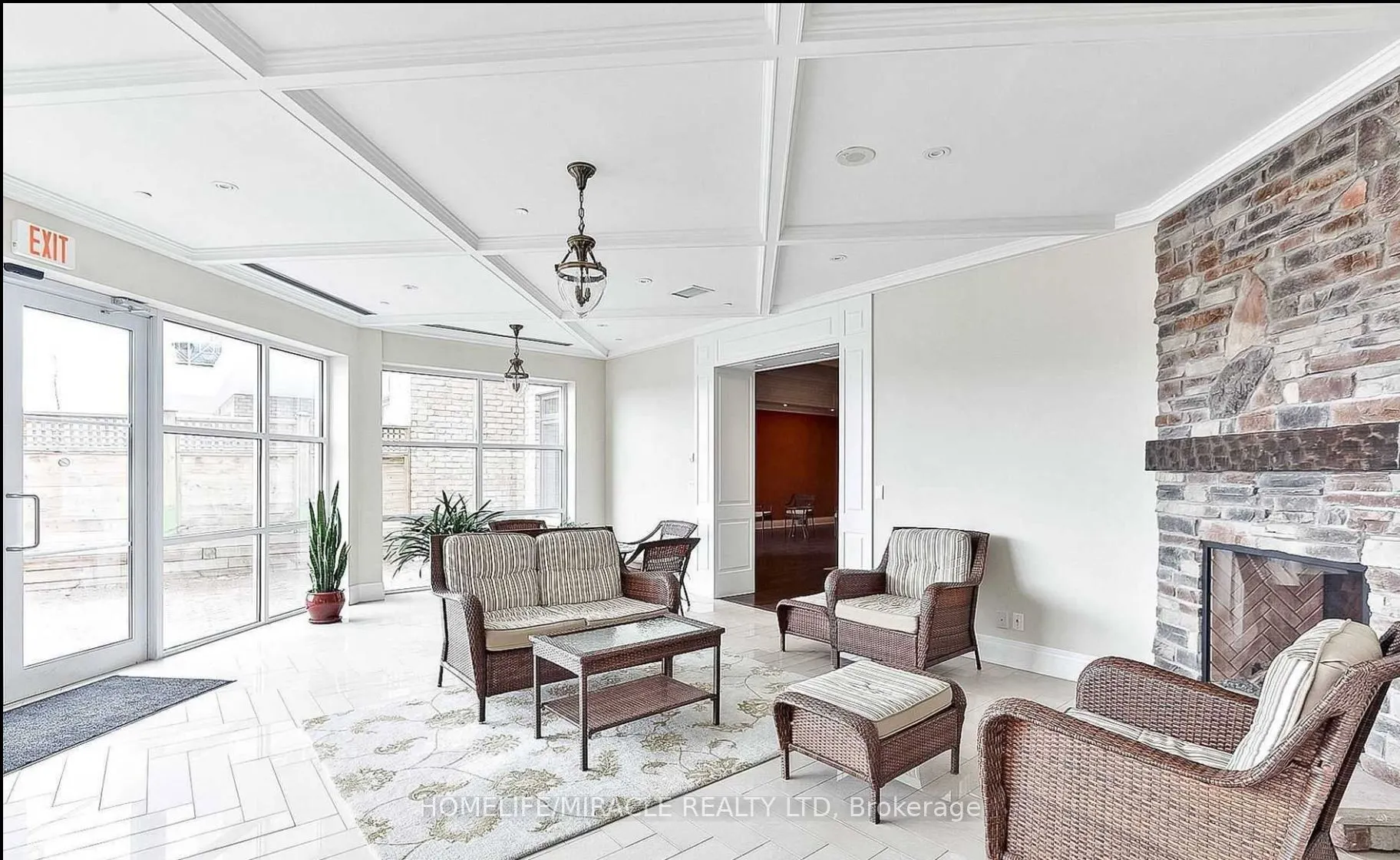 80 Burns Boulevard #425