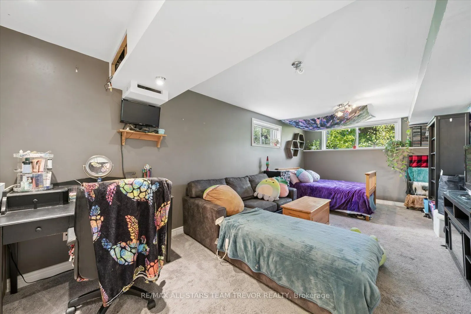 16 Evelyn Avenue