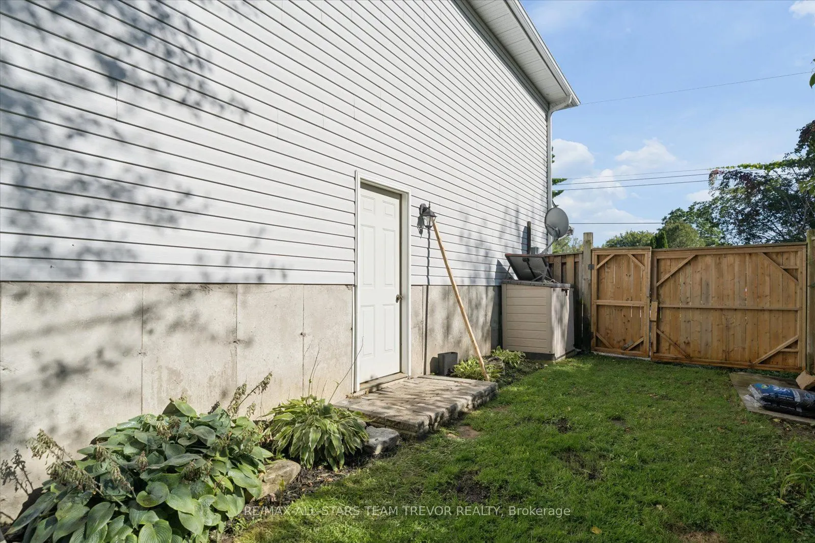 16 Evelyn Avenue
