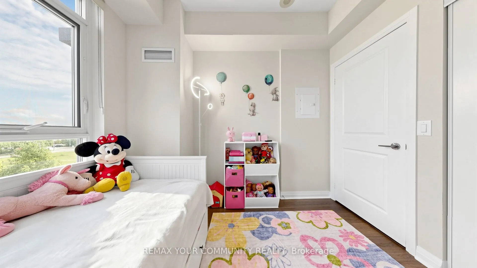 55 Oneida Crescent #408