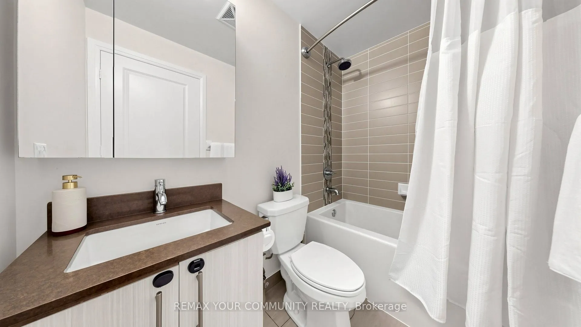 55 Oneida Crescent #408
