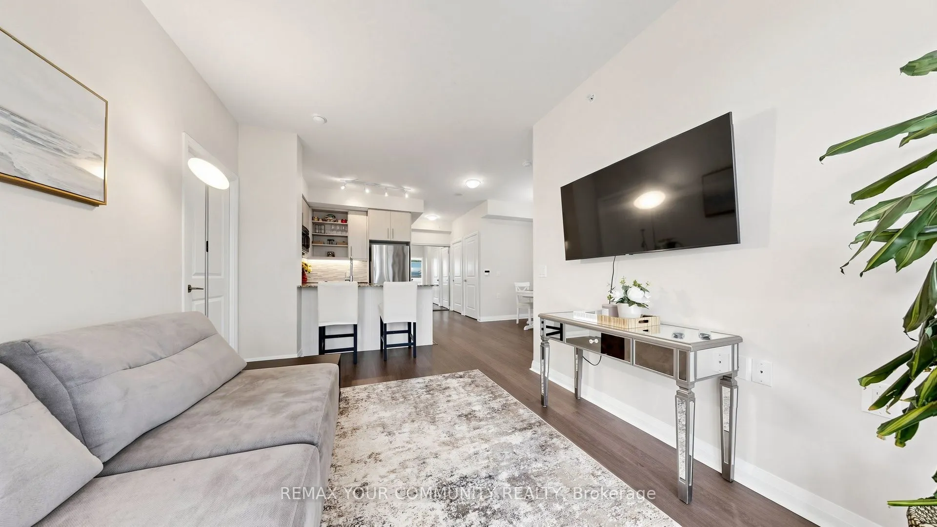 55 Oneida Crescent #408