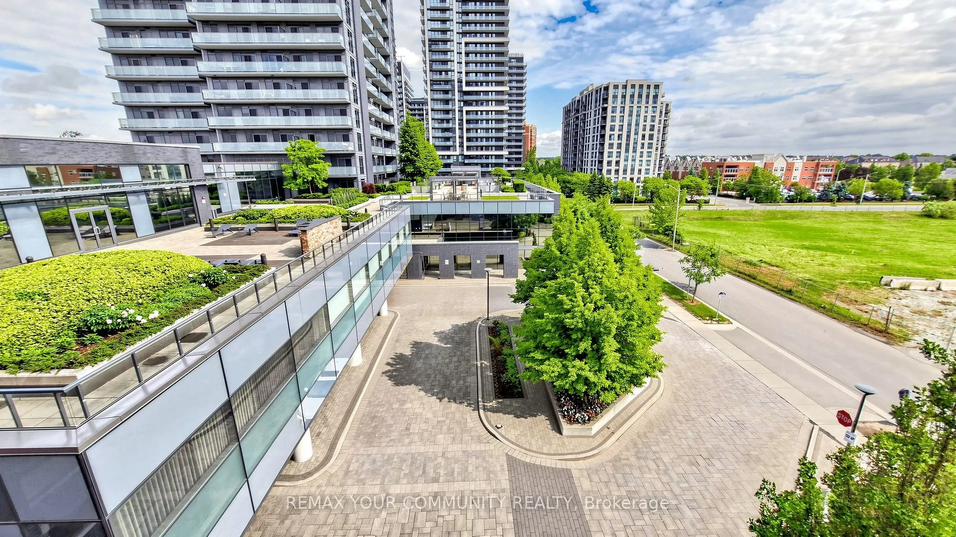55 Oneida Crescent #408