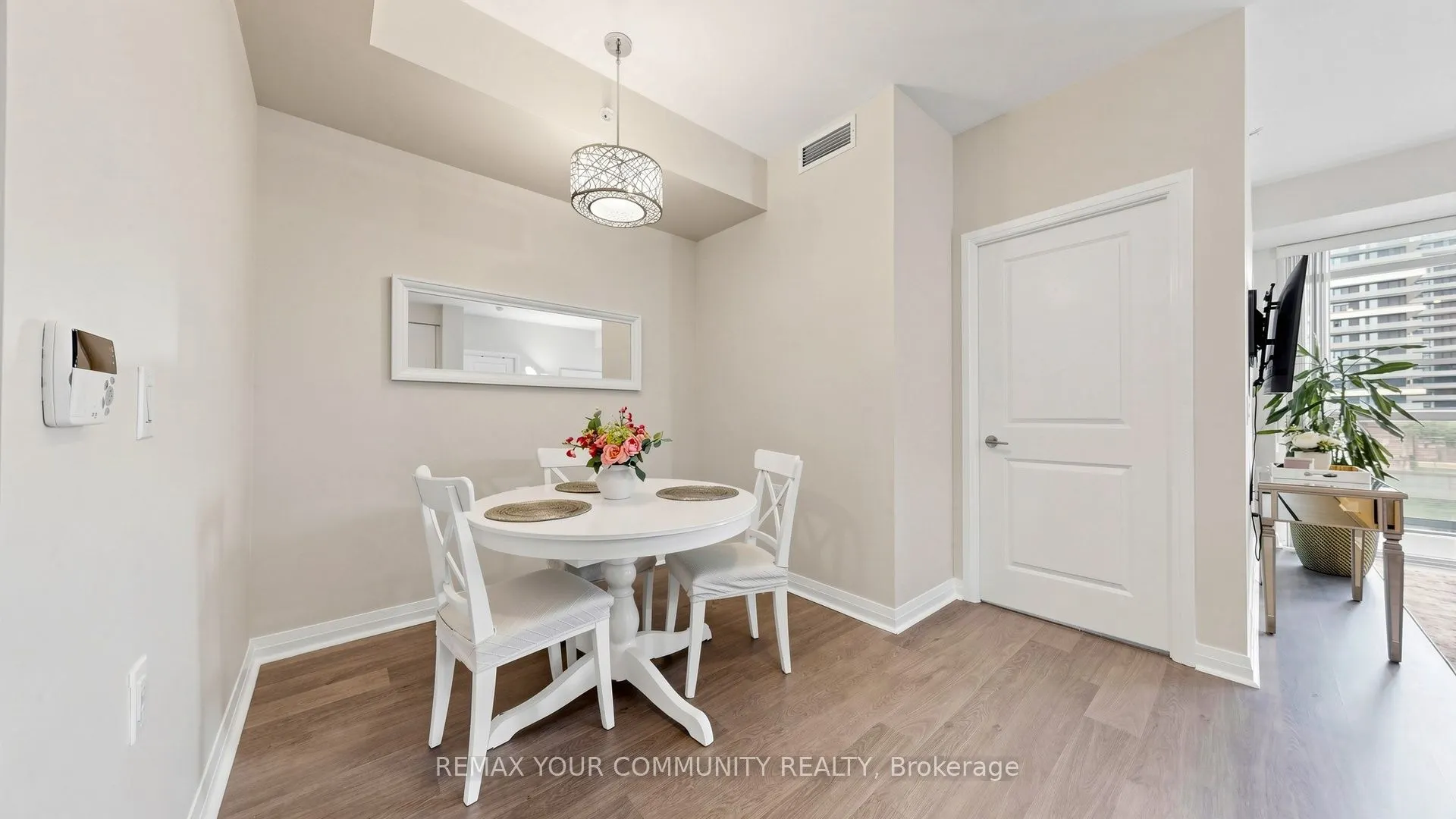 55 Oneida Crescent #408
